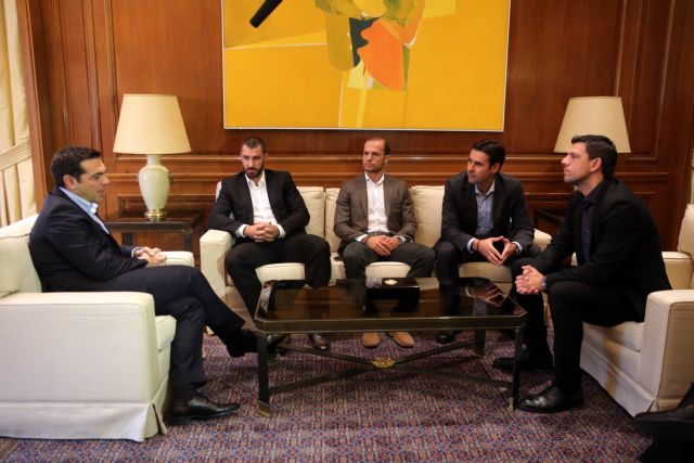 «Αποφασισμένοι για τομές στο ποδόσφαιρο», είπε ο Τσίπρας στη «Euro 2004»