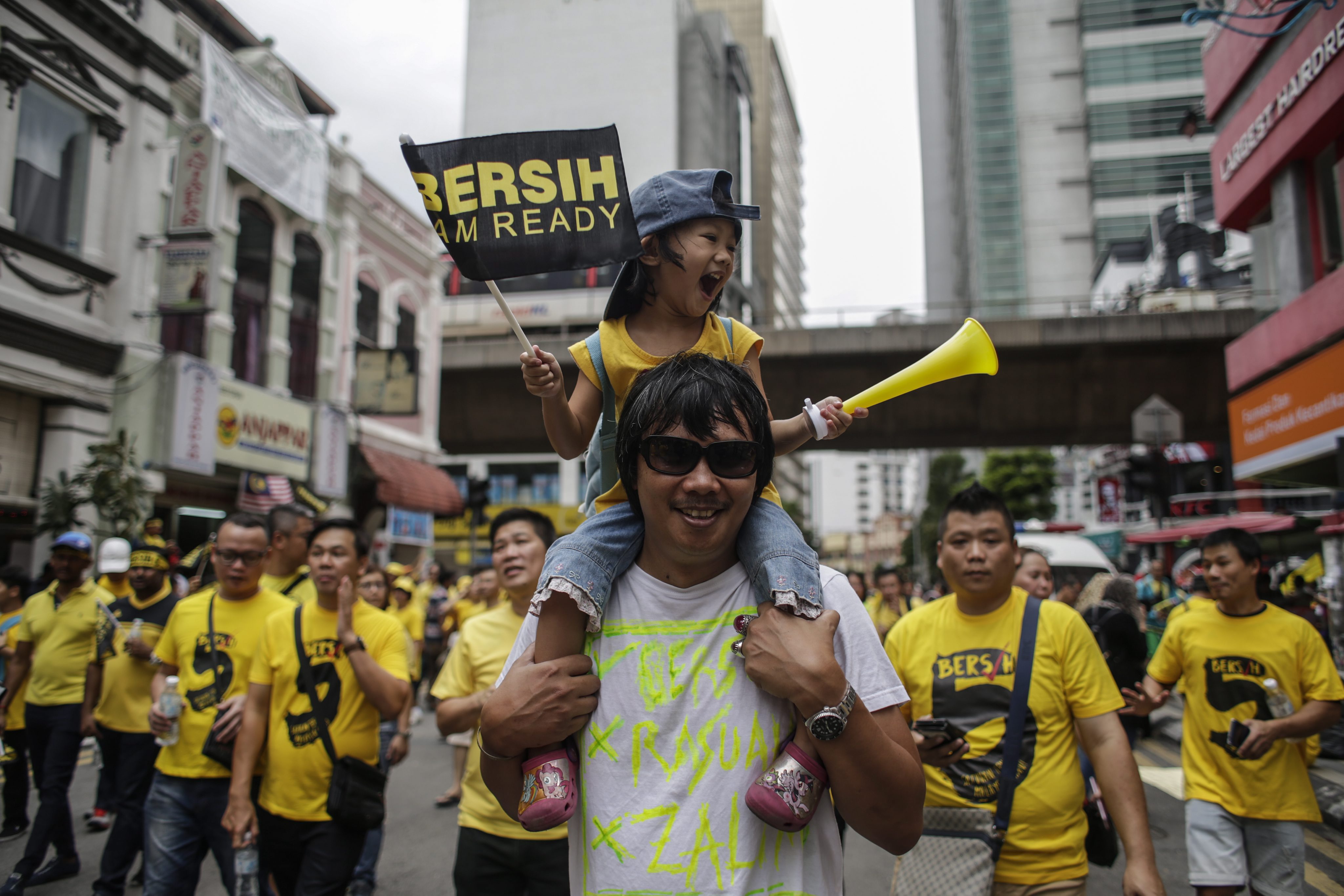 Μαλαισία: Χιλιάδες στους δρόμους, ζητούν παραίτηση του πρωθυπουργού