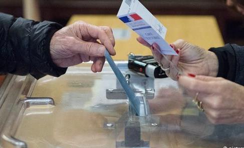 Για υποψήφιο Γάλλο Πρόεδρο ψηφίζει η κεντροδεξιά