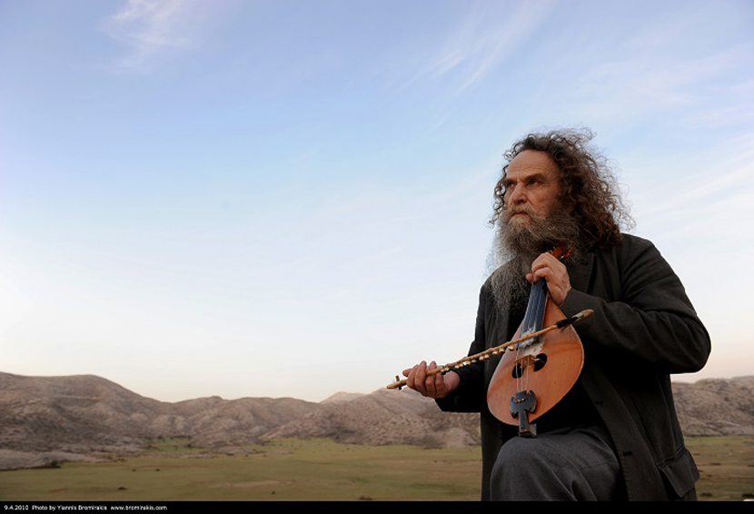 Ο Ψαραντώνης στο Γυάλινο για δυο παραστάσεις