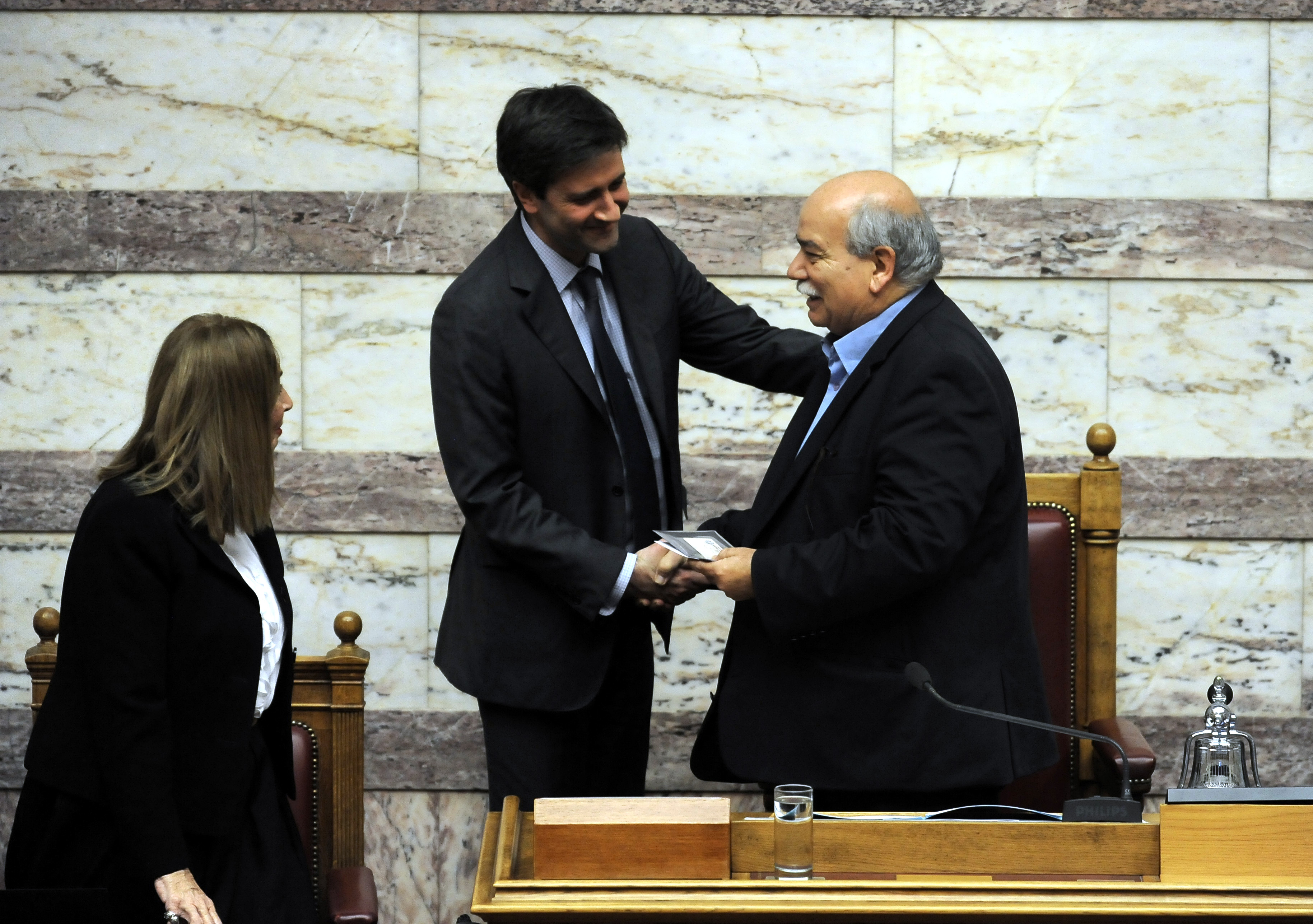 Κατατέθηκε ο Προϋπολογισμός 2017 – Ψηφίζεται 10 Δεκεμβρίου