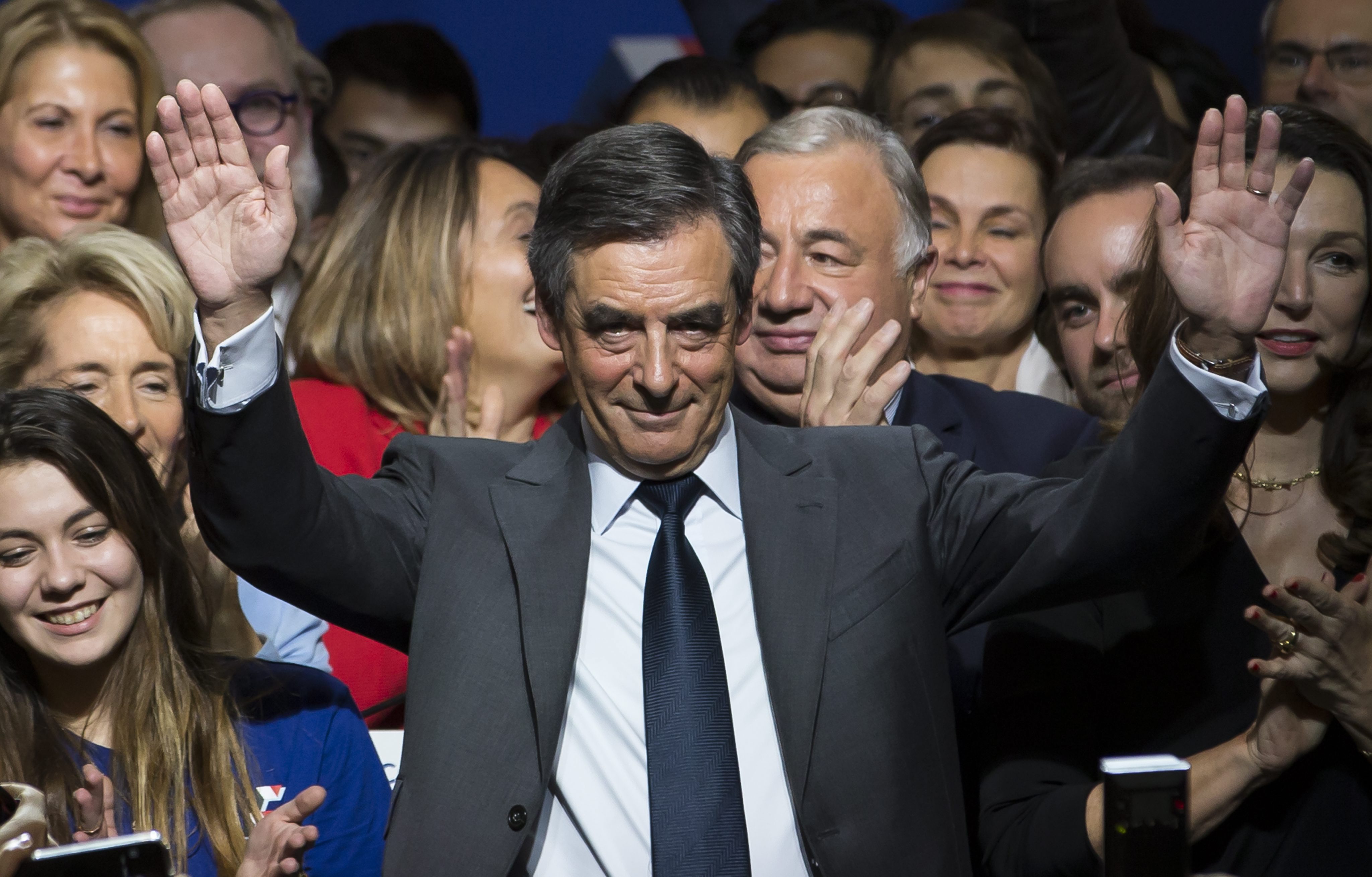 Ο Φρανσουά Φιγιόν οδηγεί τη δεξιά στις προεδρικές εκλογές του 2017