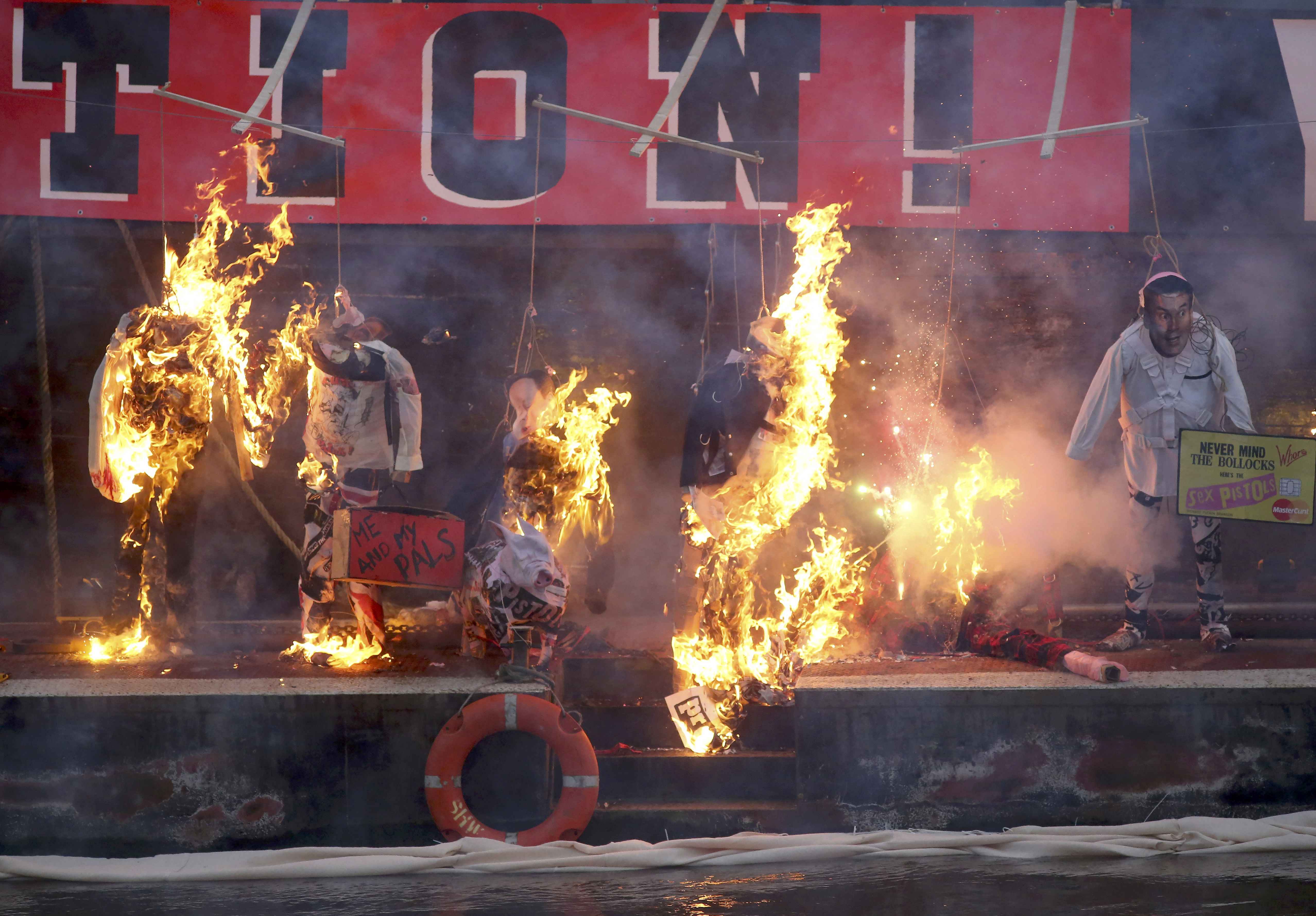 Φωτιά σε συλλογή πανκ 5 εκατ. λιρών: «Πανκ και νοσταλγία δεν πάνε μαζί»