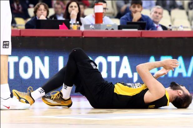 Τουλάχιστον δύο εβδομάδες εκτός ο Βασιλειάδης