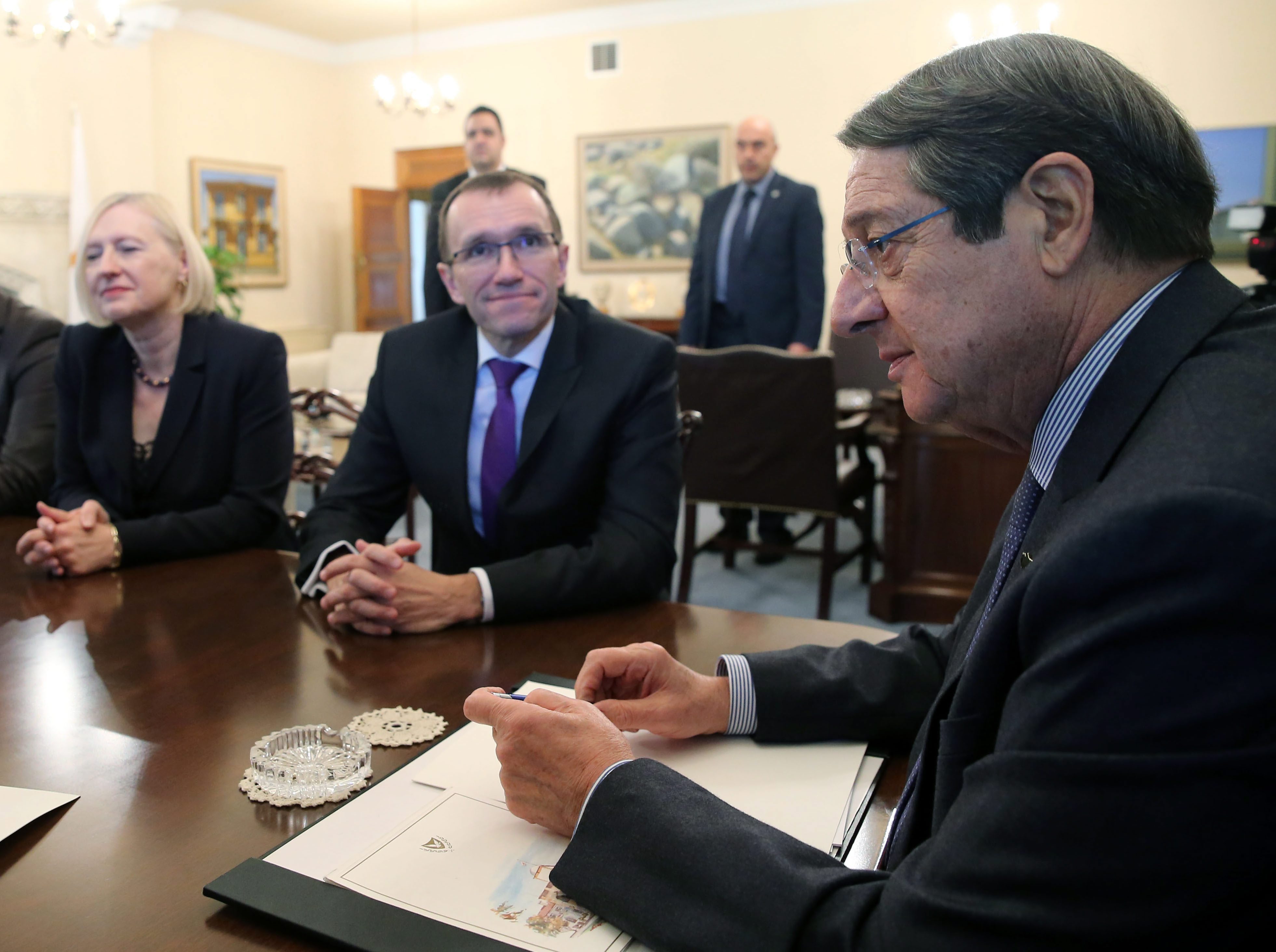 Στη Λευκωσία για τη συνέχιση των συνομιλιών του Κυπριακού ο Αϊντε