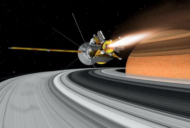 Tο Cassini έτοιμο για βουτιά στους δακτύλιους του Κρόνου