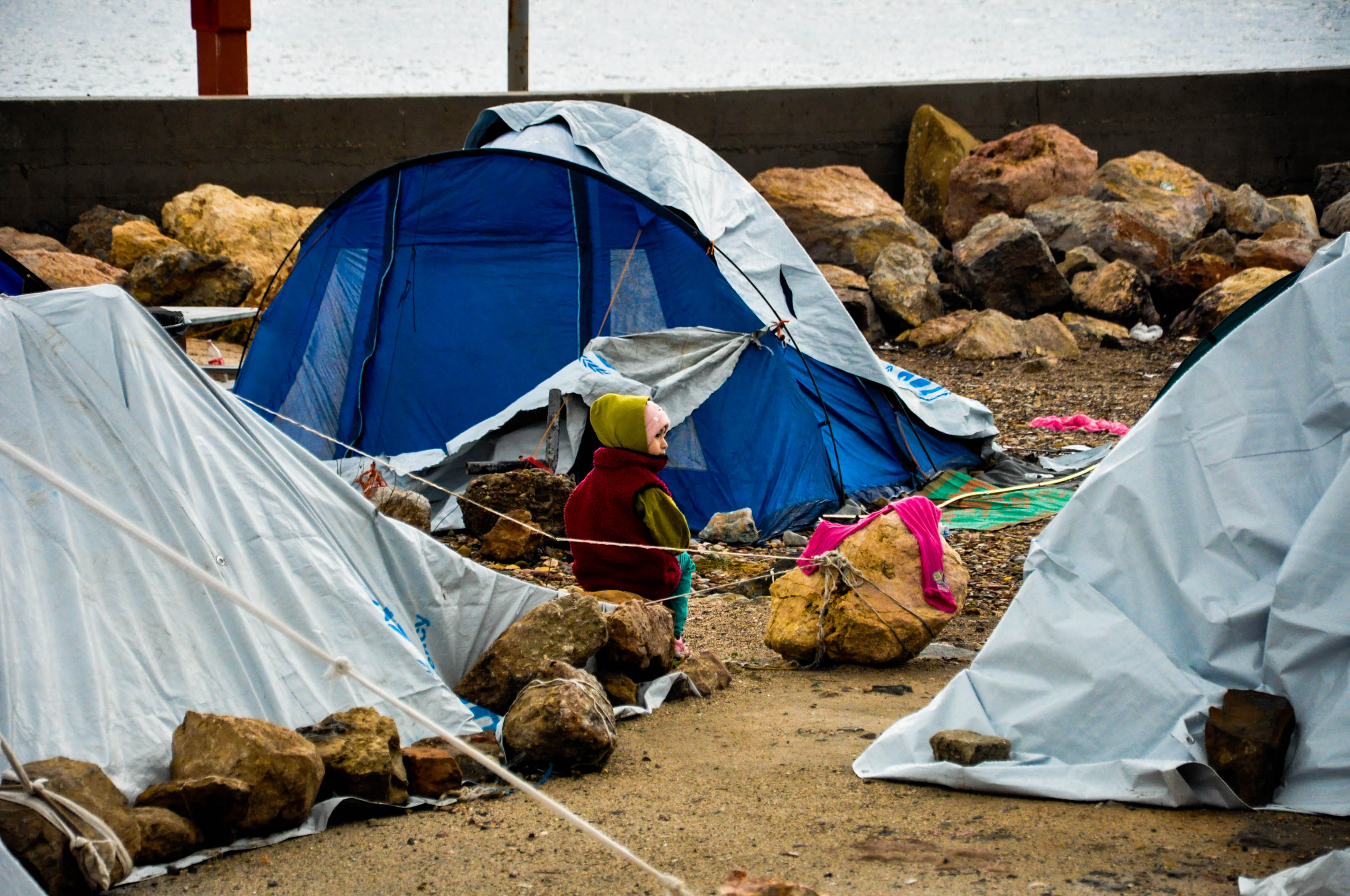 Χίος: Πρόσφυγες μέσα στα λασπόνερα της βροχής