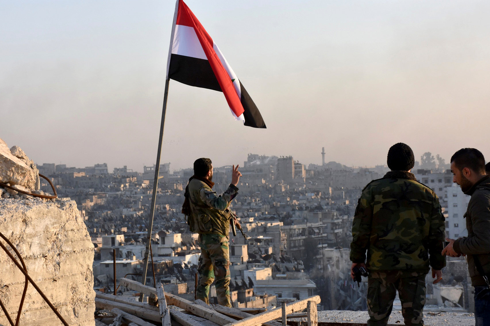 Mαίνονται οι μάχες στο Χαλέπι, σε «λύση φέτος» ελπίζει η Ρωσία