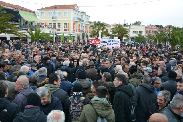 Κλειστά καταστήματα και διαδηλώσεις στα νησιά κόντρα στην αύξηση του ΦΠΑ