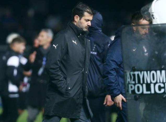 «Φευγάτος» ο Στραματσόνι, «ντου» οπαδών στο ξενοδοχείο