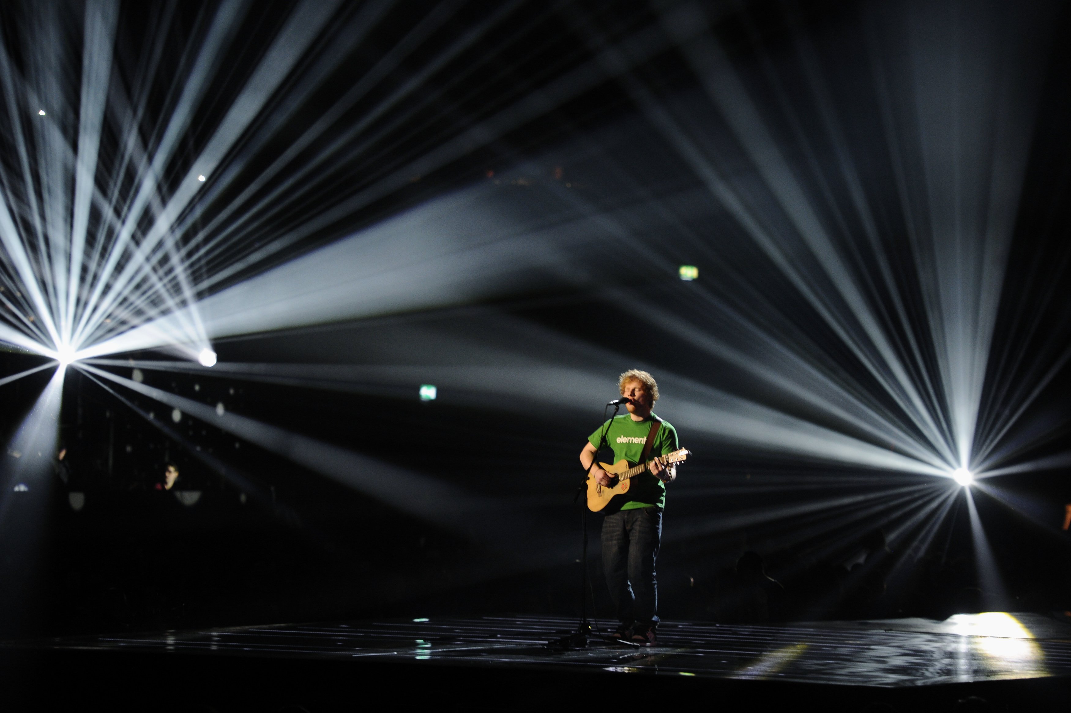 O Εντ Σίραν έσπασε τη σιωπή του στο Twitter. Περίπου