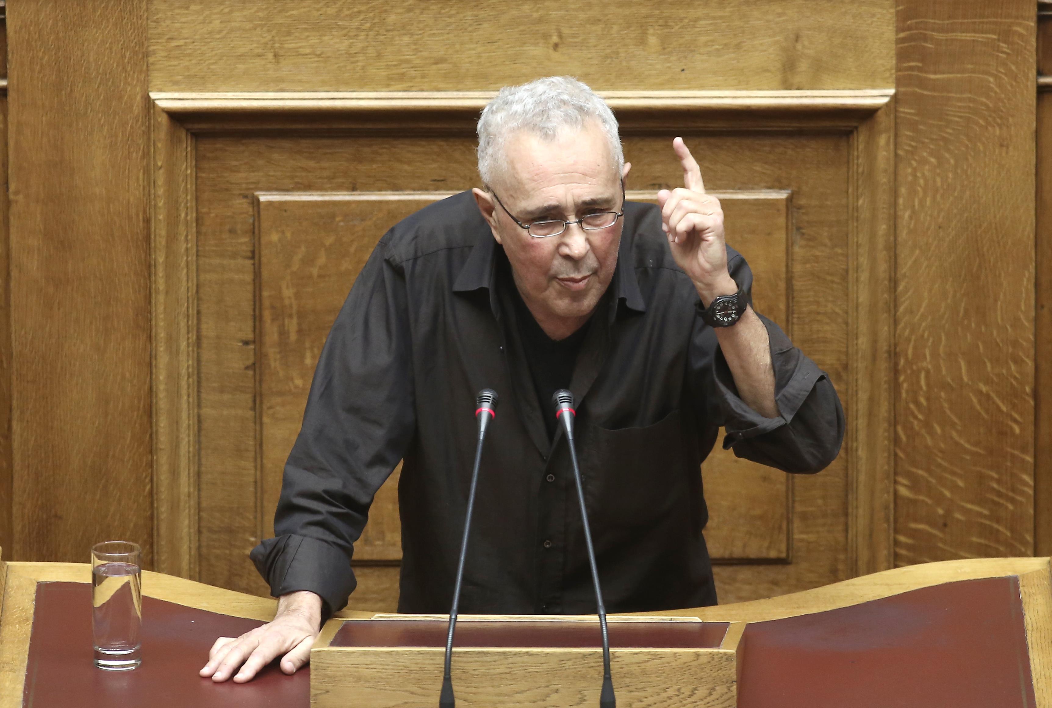 Ζουράρις: Ας κάνουν πρόταση μομφής, στη Βουλή θα τους πολτοποιήσω