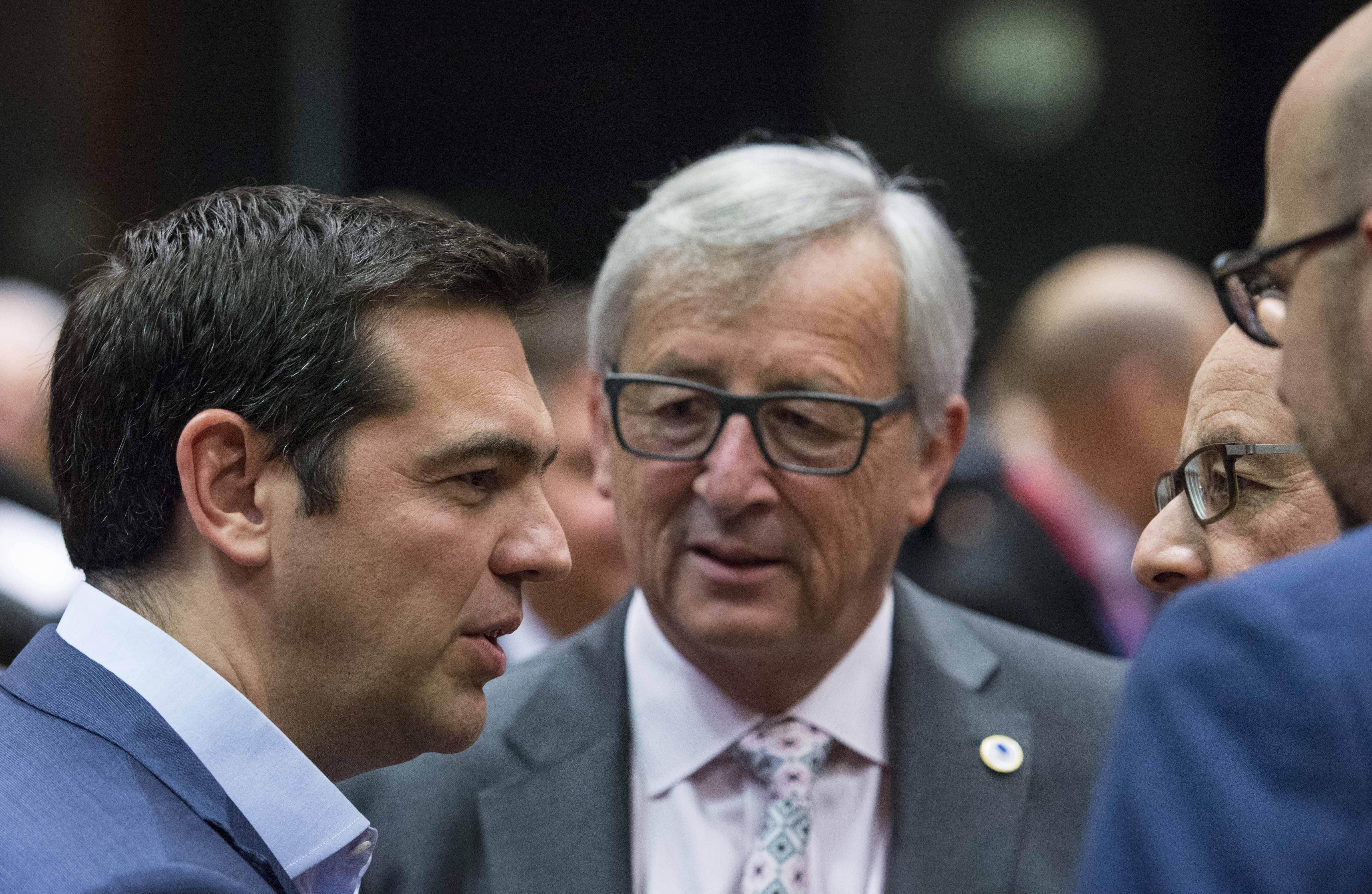 Τηλεφωνική επικοινωνία Γιούνκερ – Τσίπρα για «την πορεία του προγράμματος»