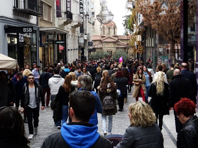 Απελευθέρωση της κυριακάτικης λειτουργίας καταστημάτων ζητά το ΔΝΤ