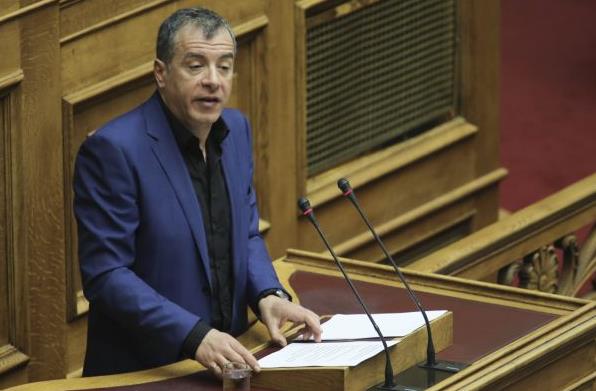 Θεοδωράκης: Ο Καμμένος και τα «ακροδεξιά σπασμένα παράθυρα»