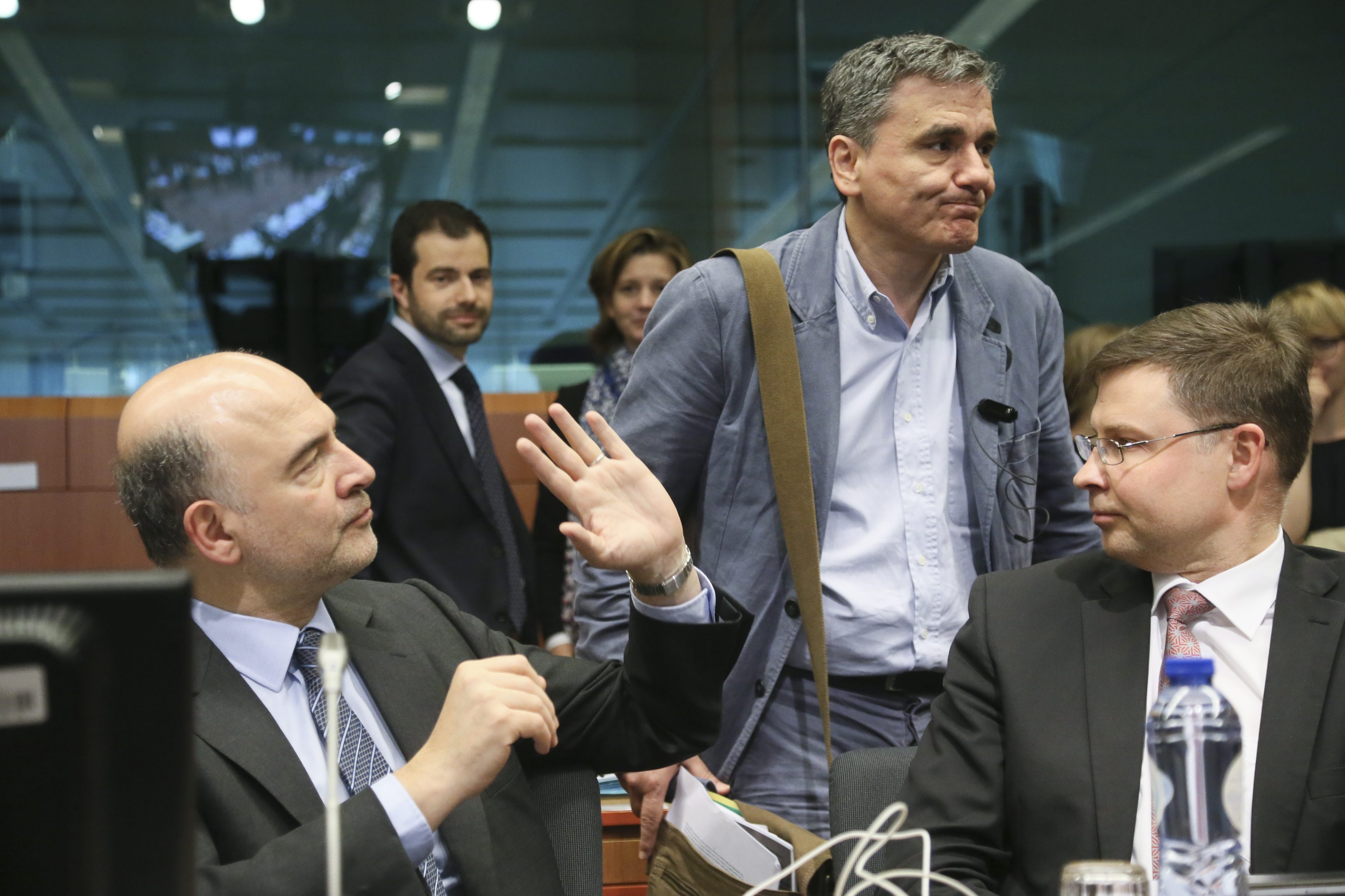 Οι υποχωρήσεις και οι «κόκκινες γραμμές» εν όψει Eurogroup