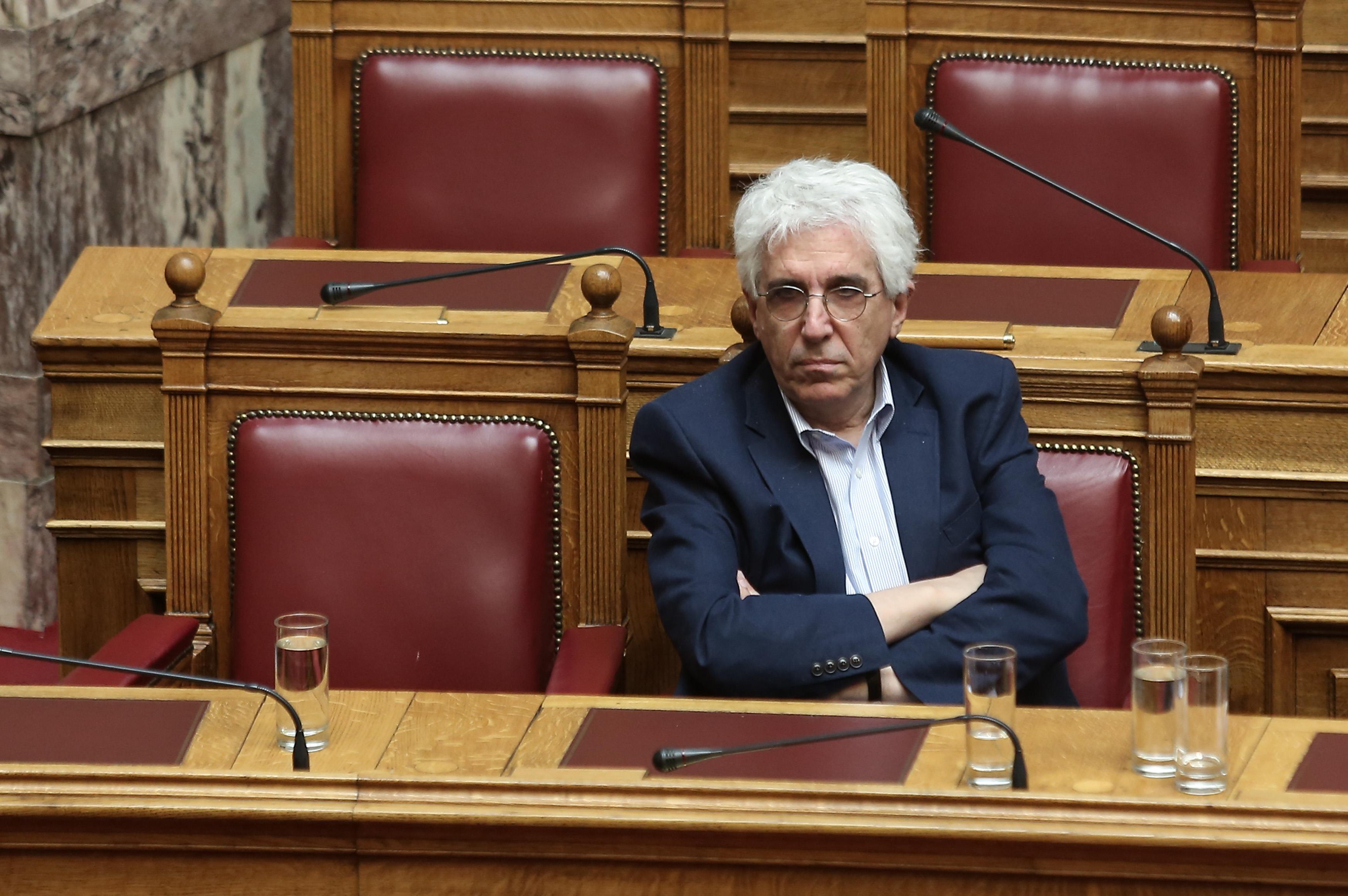 Σε «σοβαρή» Χρυσή Αυγή παραπέμπουν οι διευκρινίσεις Παρασκευόπουλου