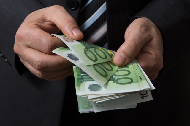 Πρώην επιθεωρητής του υπουργείου Οικονομικών κατηγορείται για εκβίαση