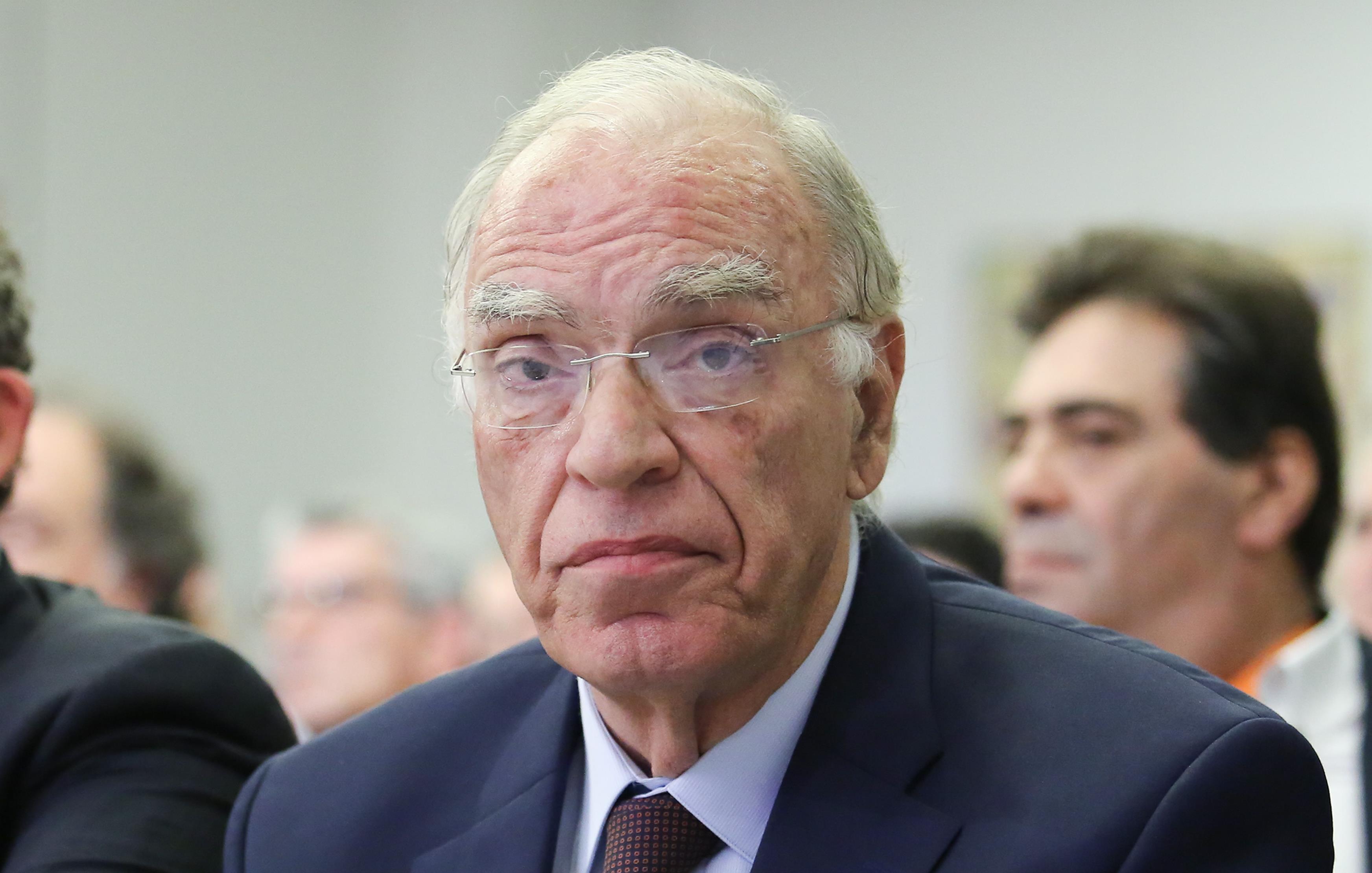 Λεβέντης: Θα έκοβα άλλα 200 ευρώ από συντάξεις για τις ένοπλες δυνάμεις