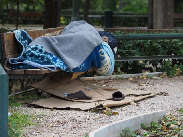 Ανοιχτοί για τους άστεγους δύο θερμαινόμενοι χώροι στην Αθήνα