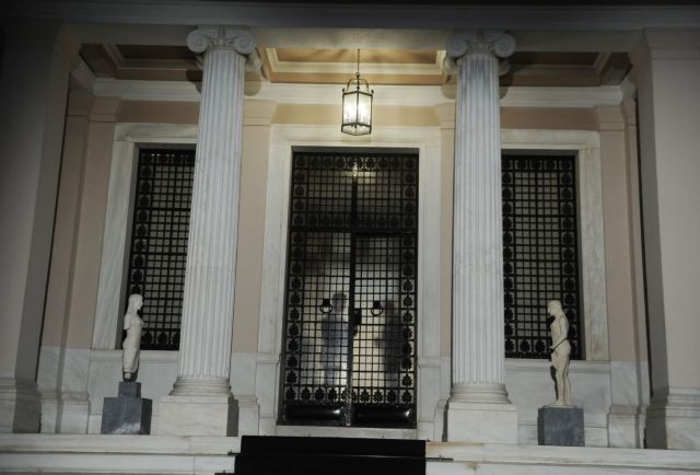 Μαξίμου: Ας σταματήσει ο Μητσοτάκης να κρύβεται πίσω από το ΔΝΤ