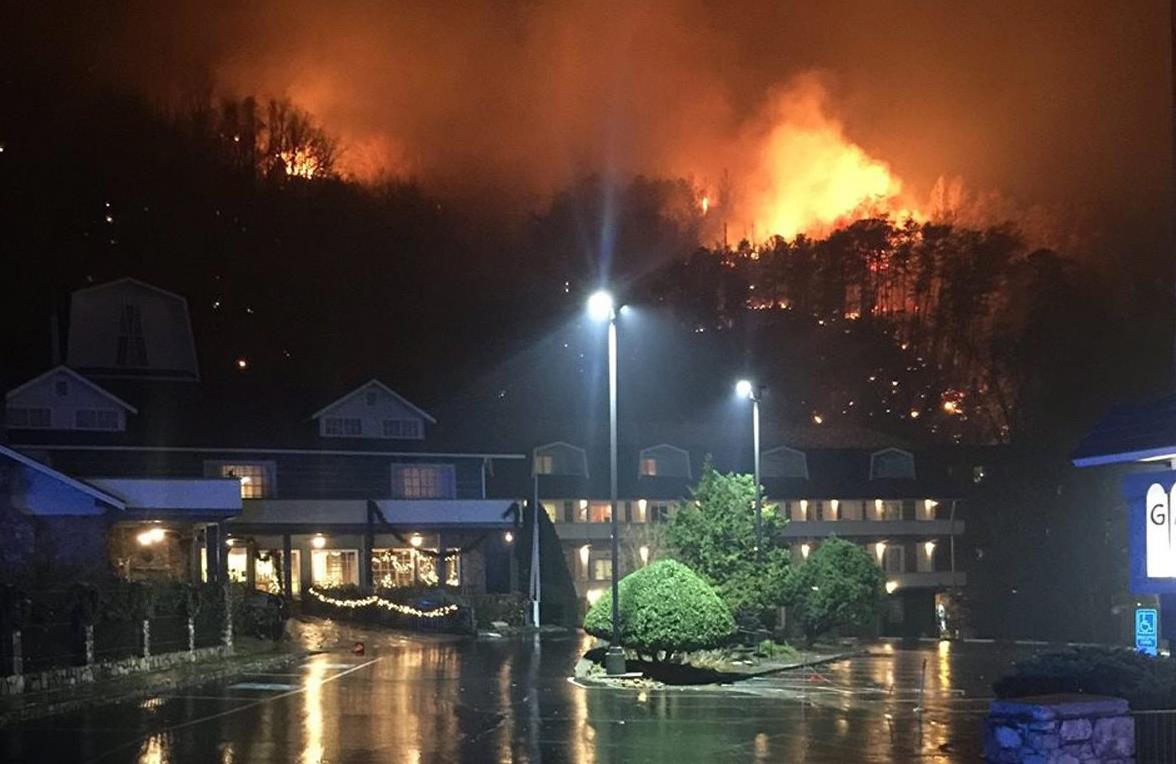 Έντεκα νεκροί σε καταστροφική πυρκαγιά σε εθνικό πάρκο του Τενεσί