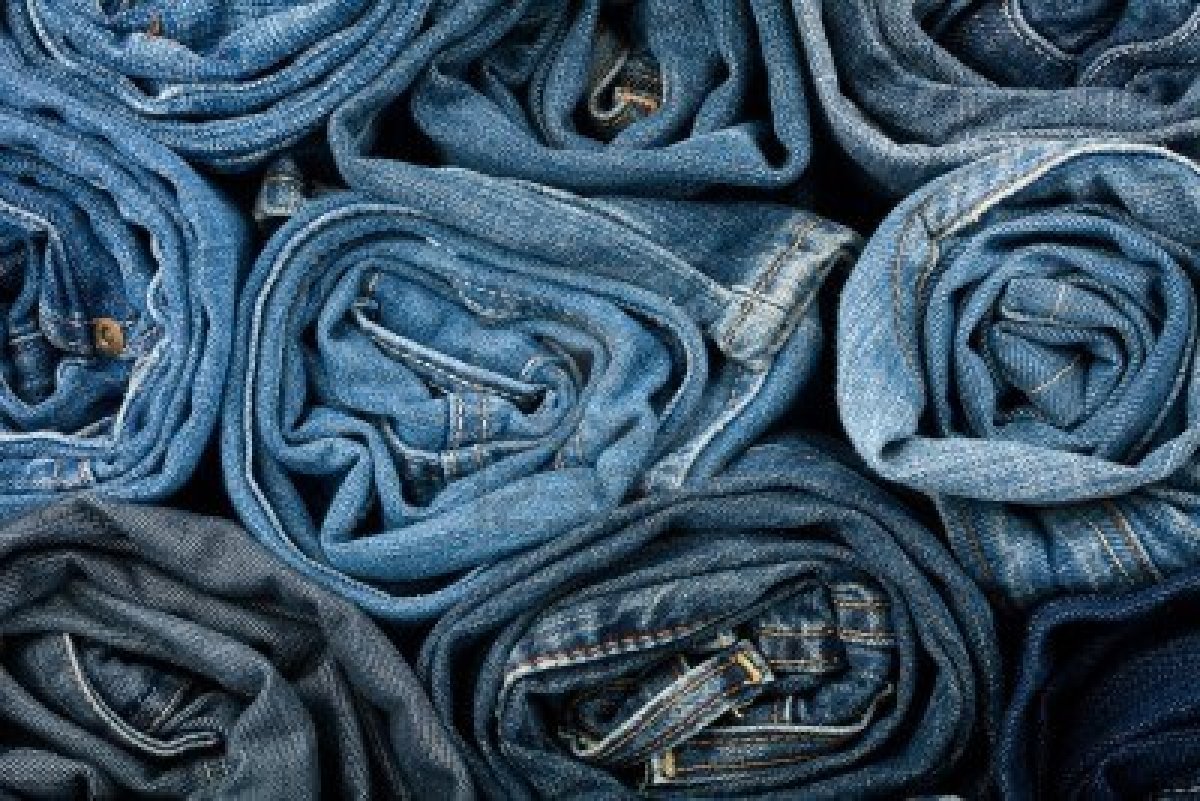 «Ελάτε να αγοράσετε τζιν, αλλά χωρίς το όπλο σας»