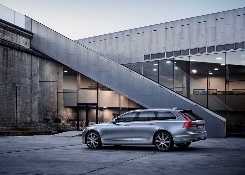 Το Volvo V90 στην Ελλάδα από 54.410 ευρώ