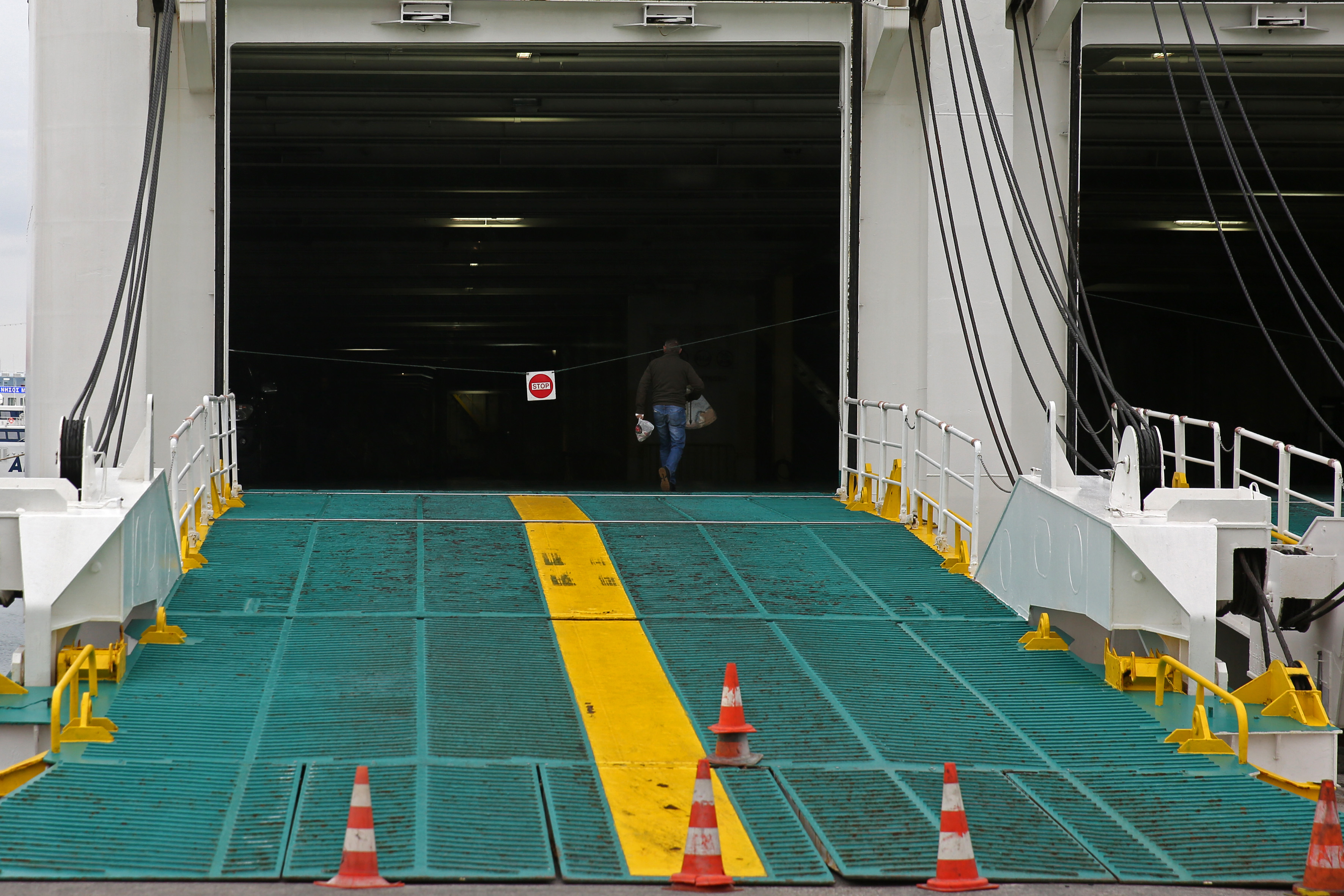 Συνεδριάζουν για να αποφασίσουν την περαιτέρω στάση τους οι ναυτεργάτες