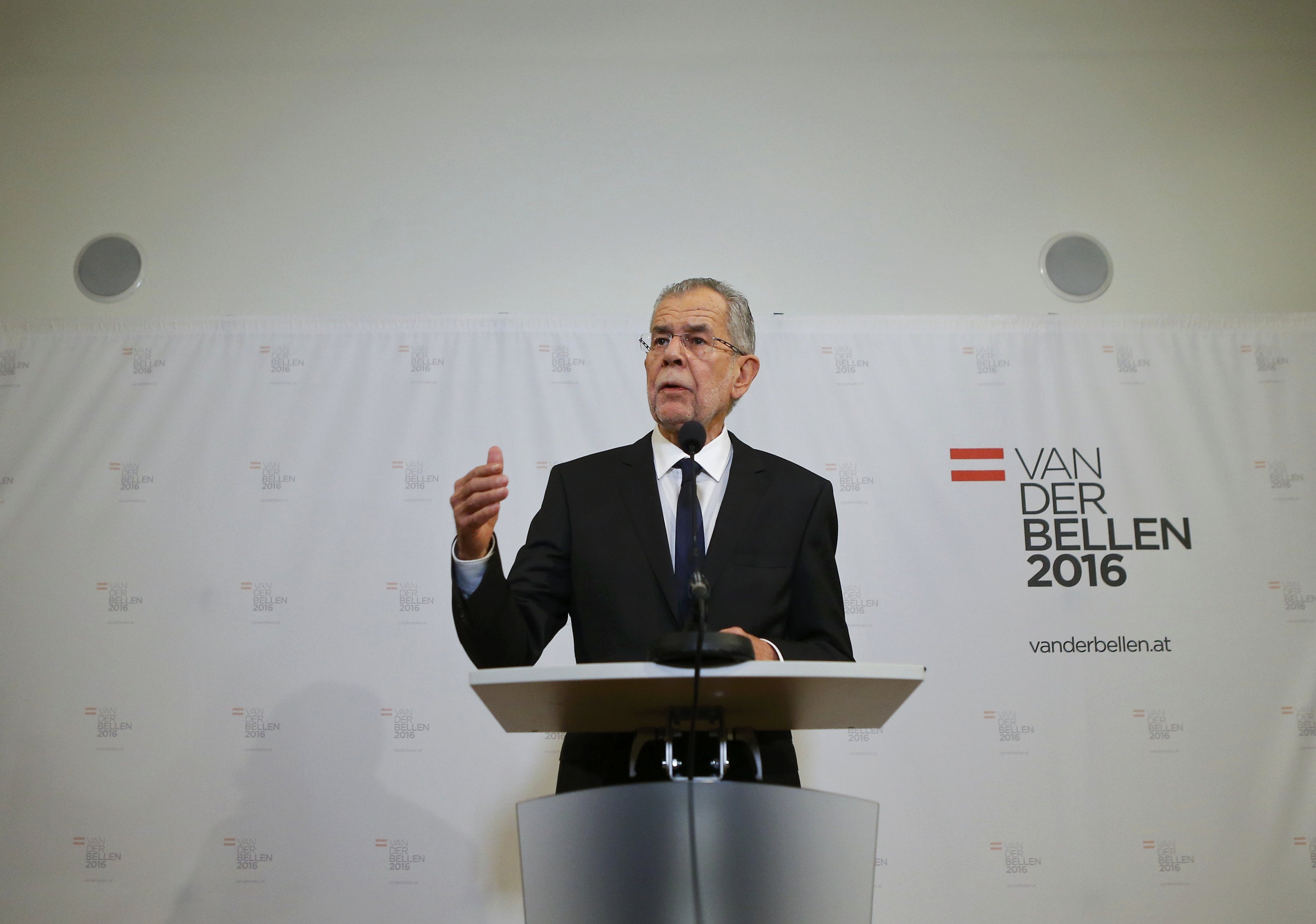 Φαν ντερ Μπέλεν: Ένας θεριακλής πρόεδρος και λάτρης του Ντόναλντ (Ντακ)