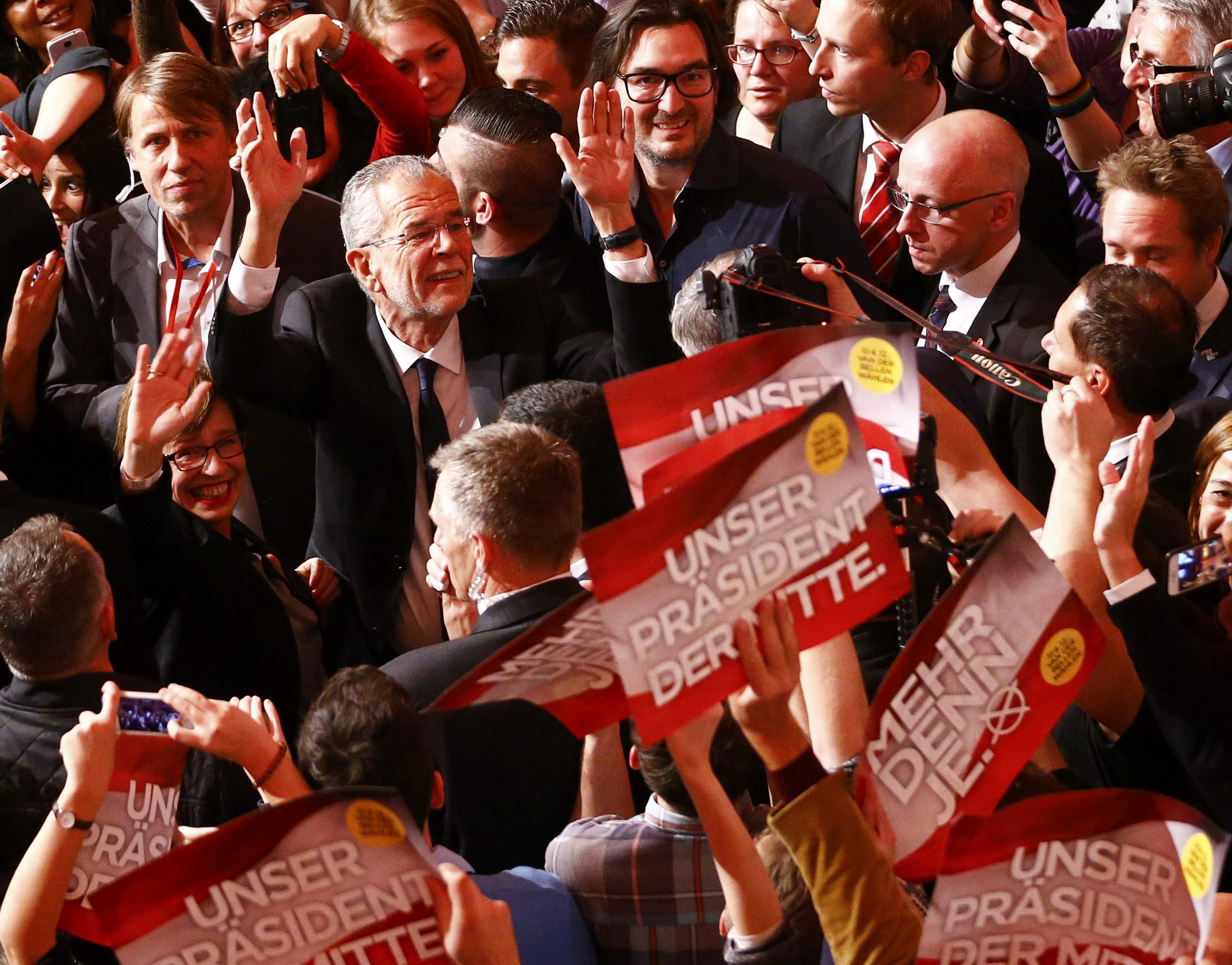 Αυστρία: Καθαρή νίκη του Μπέλεν, ήττα για την ακροδεξιά