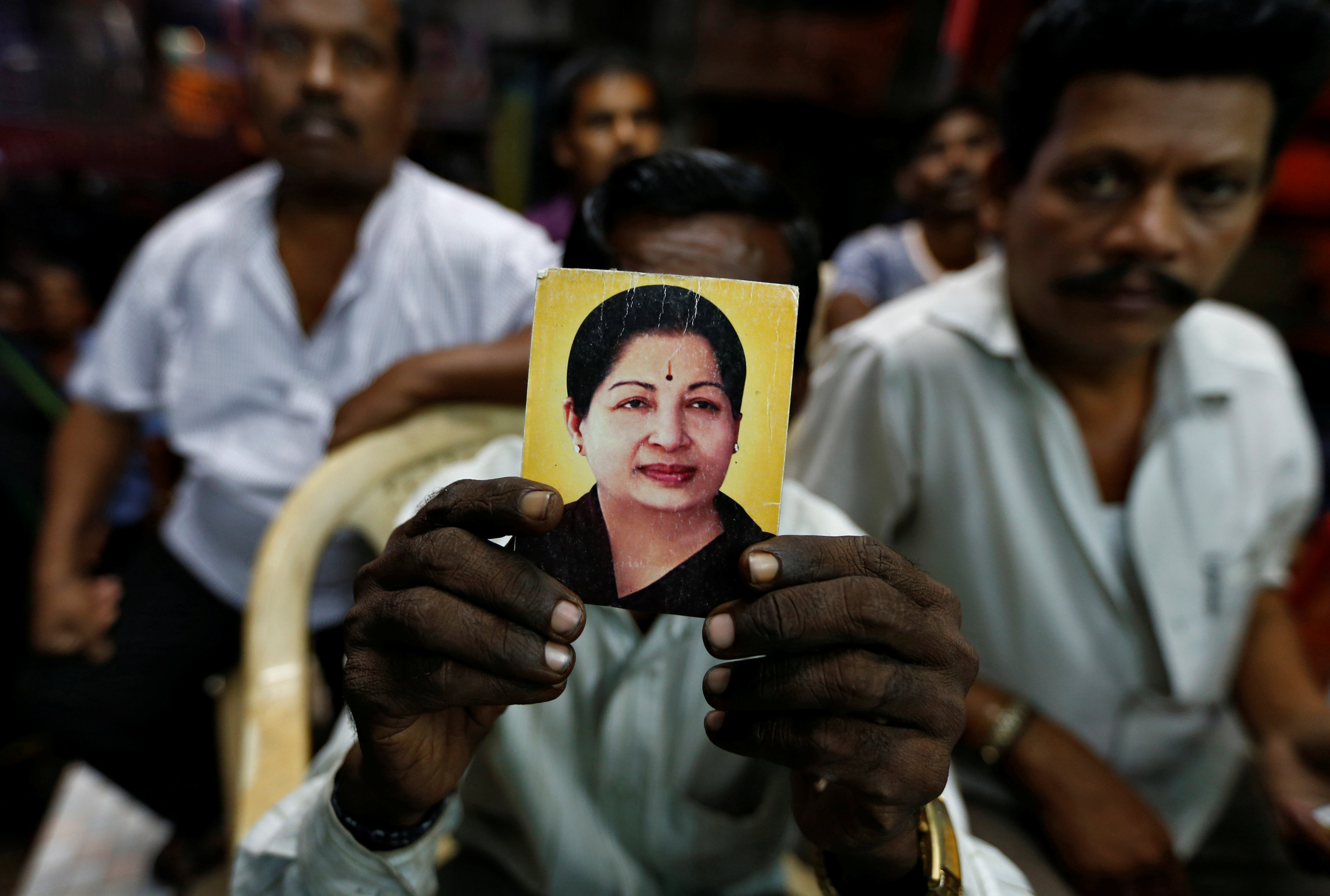 Θρήνος και υστερία για την απώλεια της «Σιδηράς Κυρίας της Ινδίας»