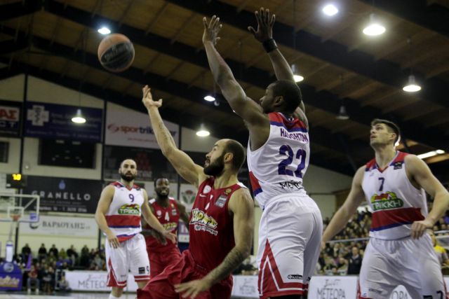 «Σίφουνας» πέρασε από τα Τρίκαλα ο Ολυμπιακός