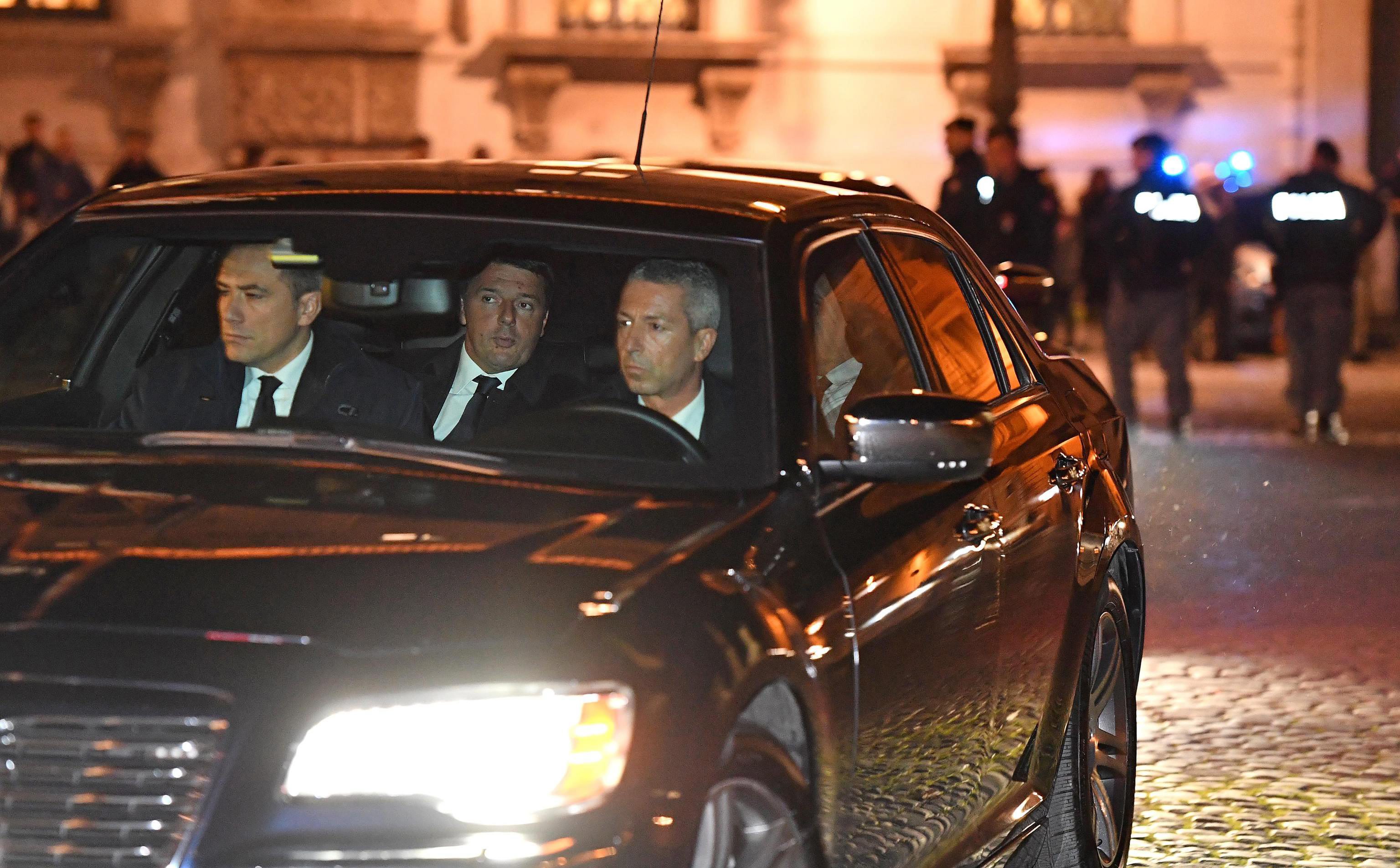 Στον «πάγο» η παραίτηση του Ρέντσι μέχρι την ψήφιση του προϋπολογισμού