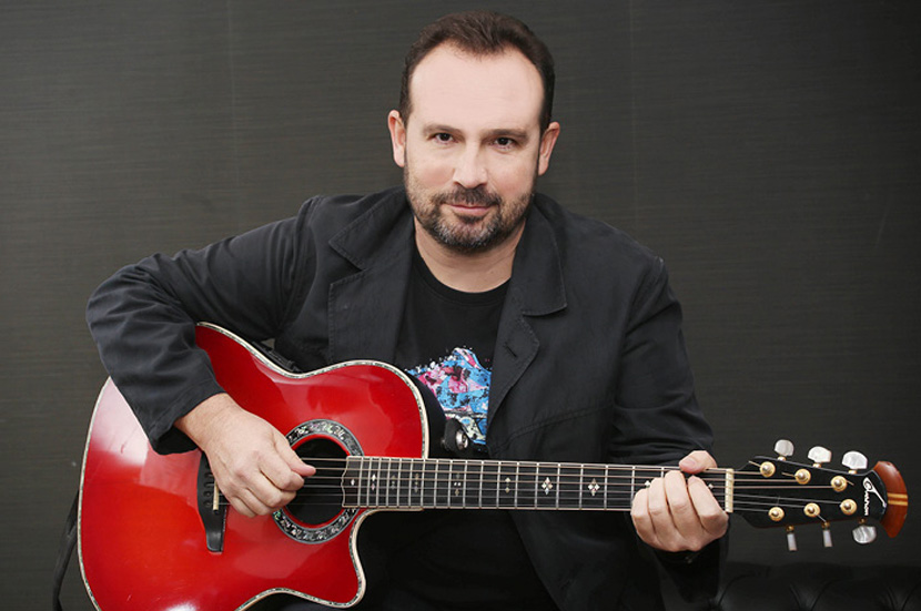 Ακυρώνονται οι εμφανίσεις του Κώστα Μακεδόνα στο «Γυάλινο»