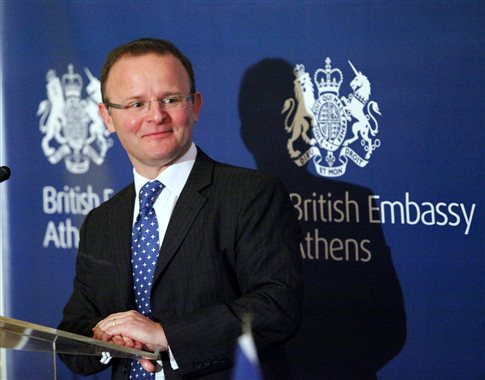 Συγκίνηση από τον θερμό αποχαιρετισμό του Βρετανού πρέσβη