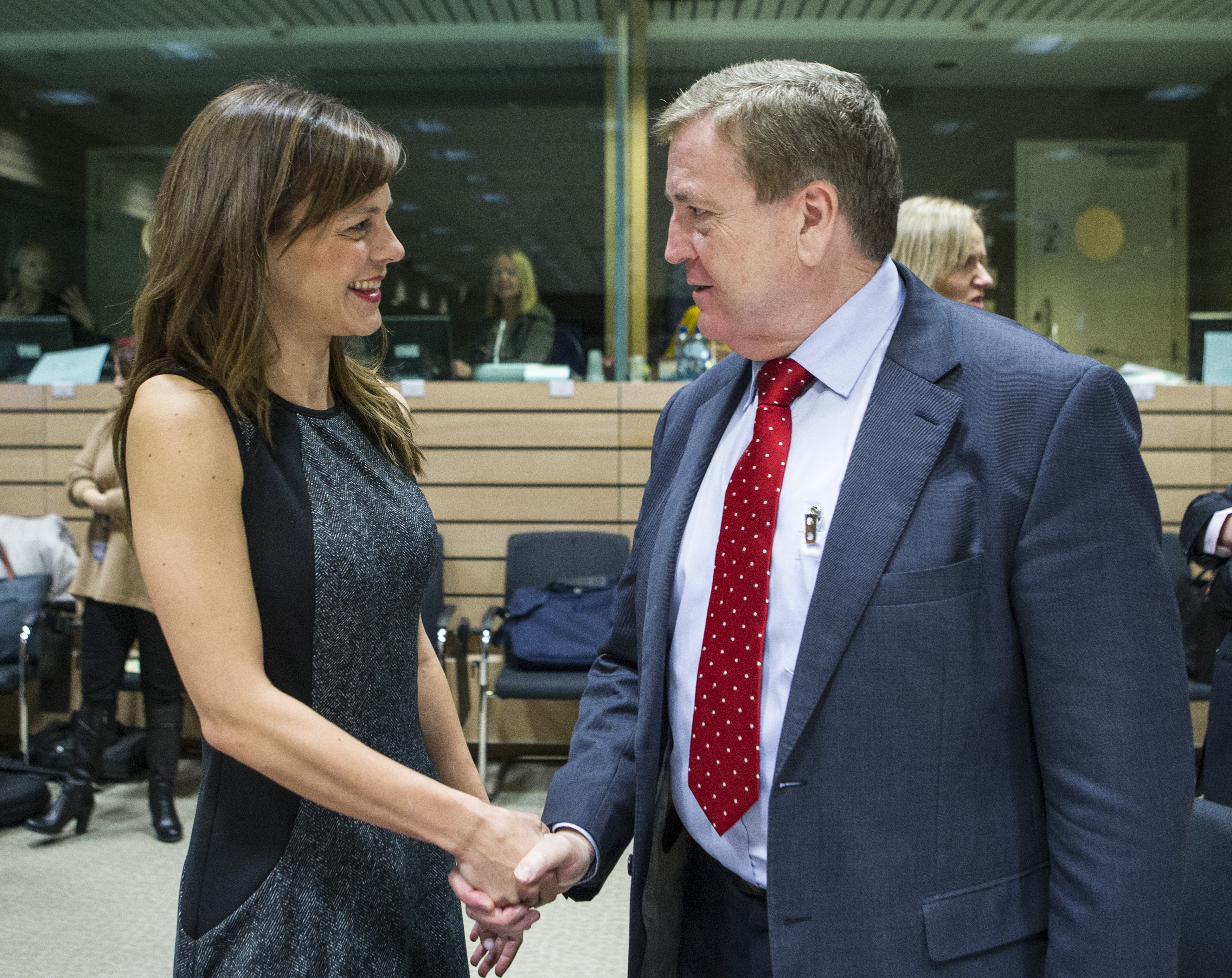 Επίθεση Αχτσιόγλου και στους ευρωπαϊκούς θεσμούς για τα εργασιακά