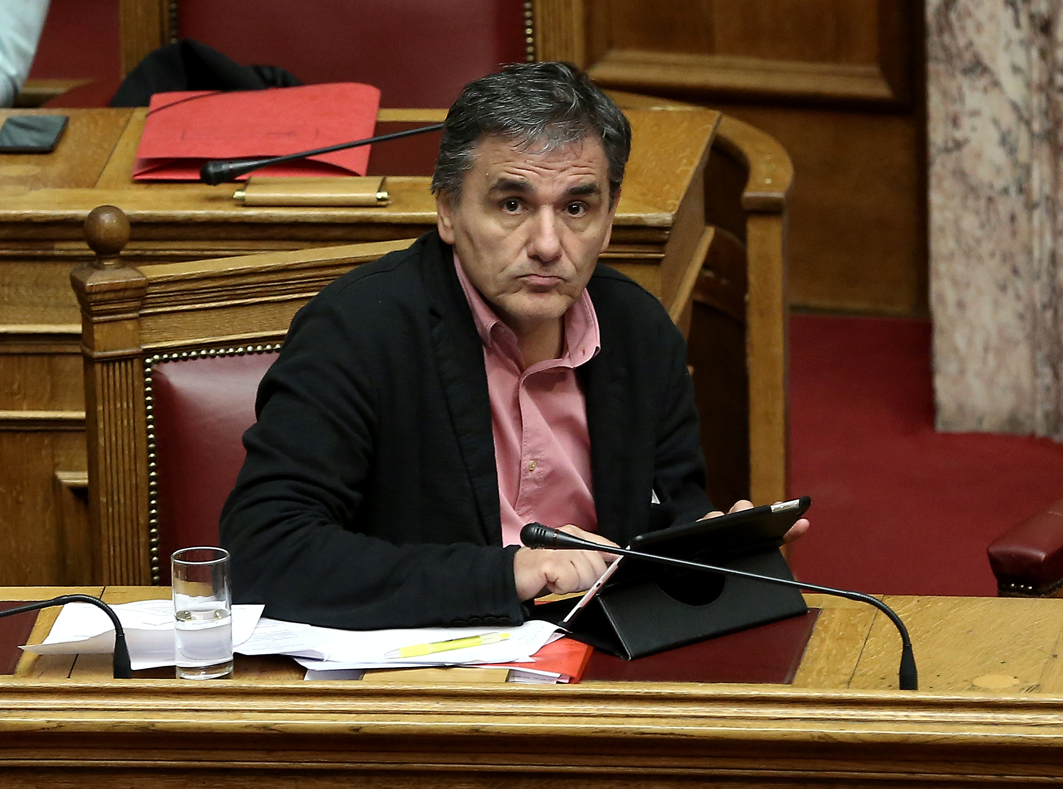 Τσακαλώτος: Καμία αλλαγή στο φορολογικό των ναυτικών