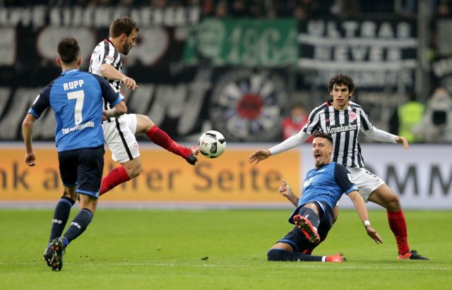 «Λευκή» ισοπαλία στη Φρανκφούρτη, «μαχητική» η Γρανάδα