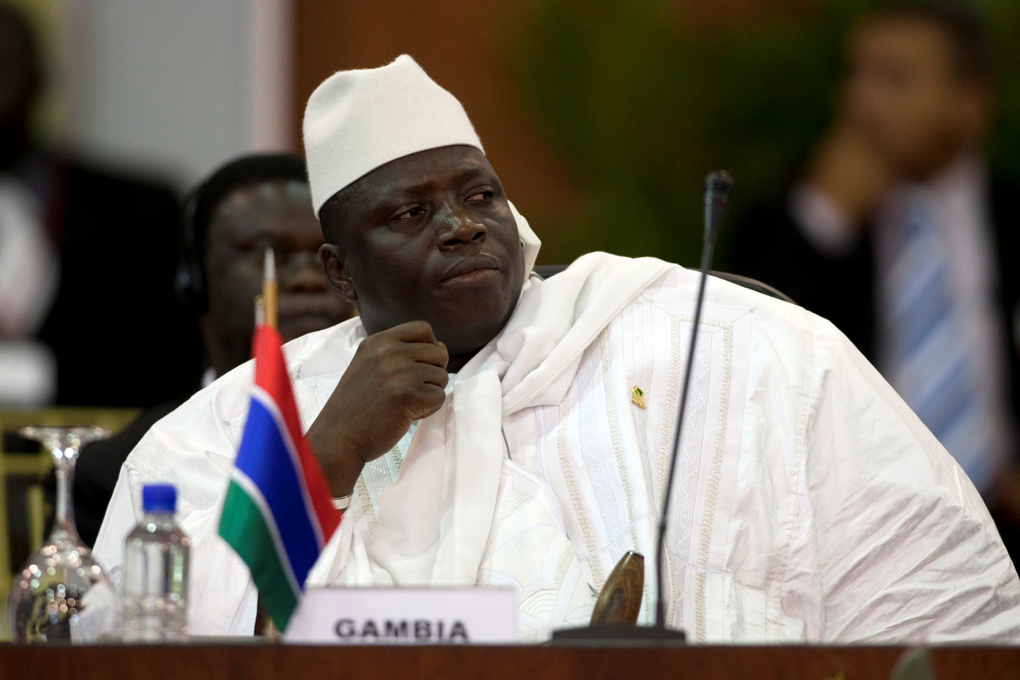 O πρόεδρος της Γκάμπια άλλαξε γνώμη για τις εκλογές και ζητά νέα κάλπη