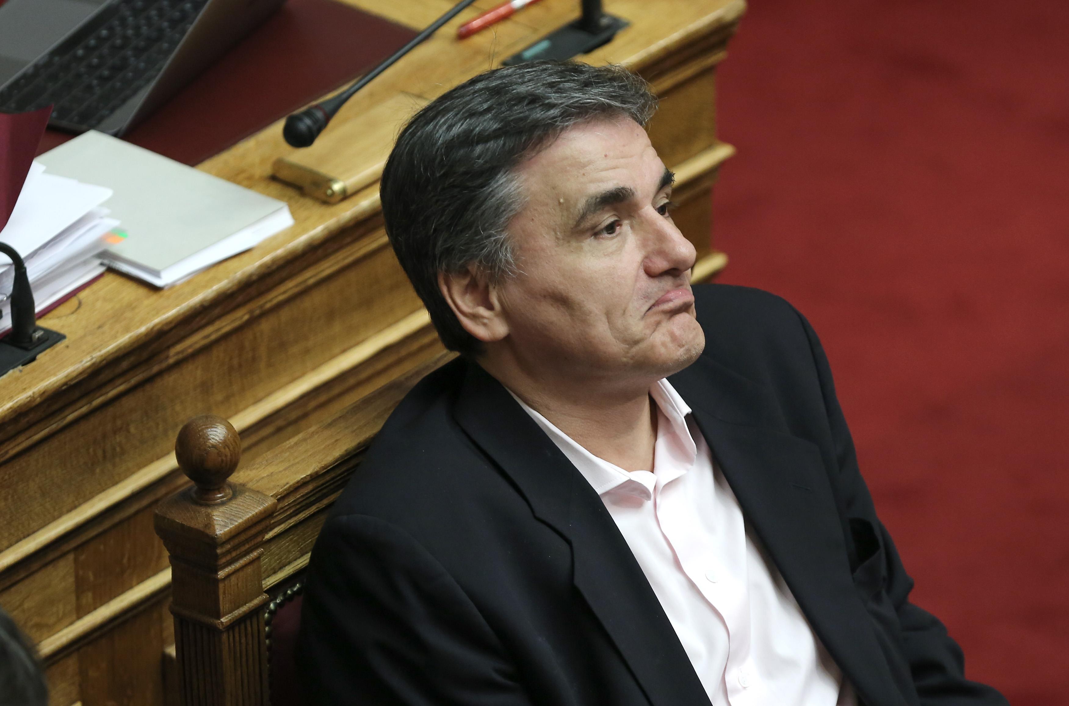 Θεσμοί: Νέα υπέρβαση πλεονάσματος να πάει σε οφειλές προς ιδιώτες