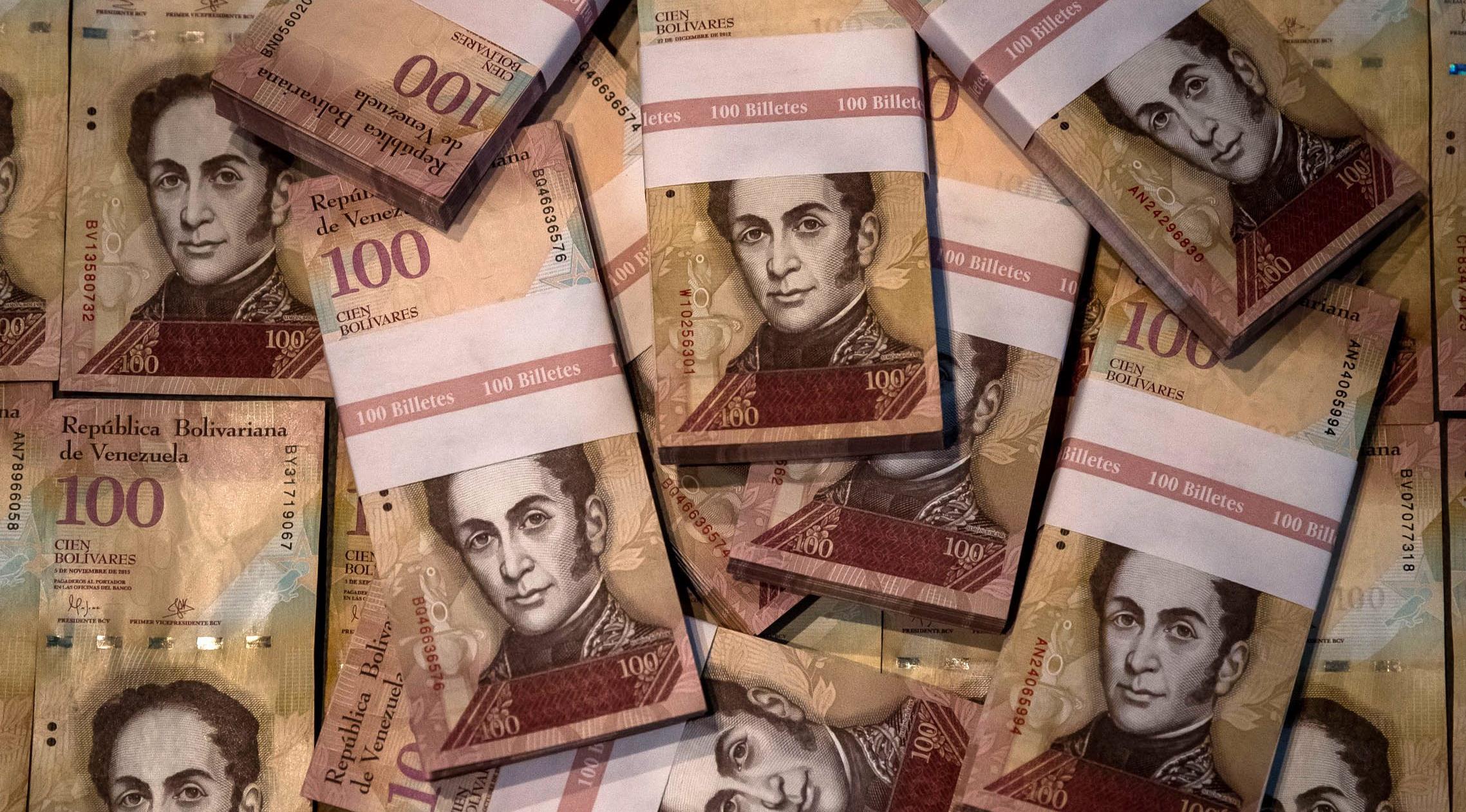 Αποσύρει η Βενεζουέλα σχεδόν το μισό χρήμα που κυκλοφορεί σε μετρητά