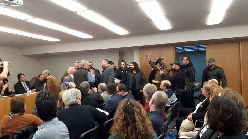 Εισβολή βουλευτών της Χρυσής Αυγής σε εκδήλωση στην ΕΣΗΕΑ
