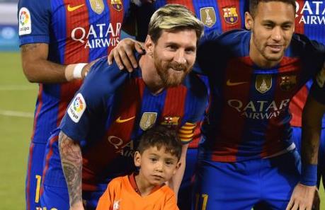 Ο εξάχρονος Αφγανός δεν… ξεκόλλαγε από τον Μέσι