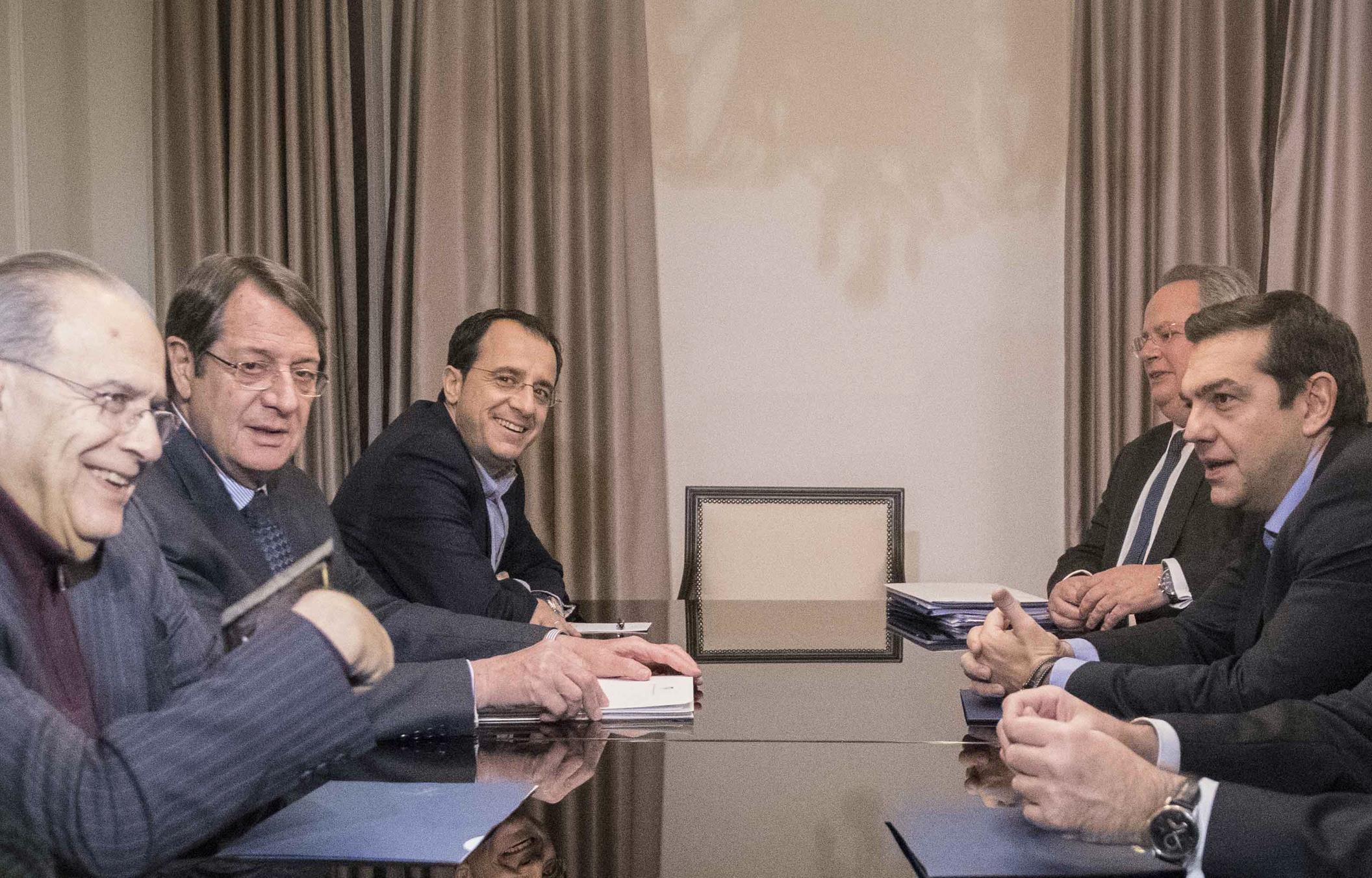 Οι τελικές θέσεις Αθήνας-Λευκωσίας στη συνάντηση Τσίπρα-Αναστασιάδη