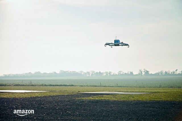 Πρώτη παράδοση εμπορευμάτων με drone σε 13 λεπτά από το Amazon