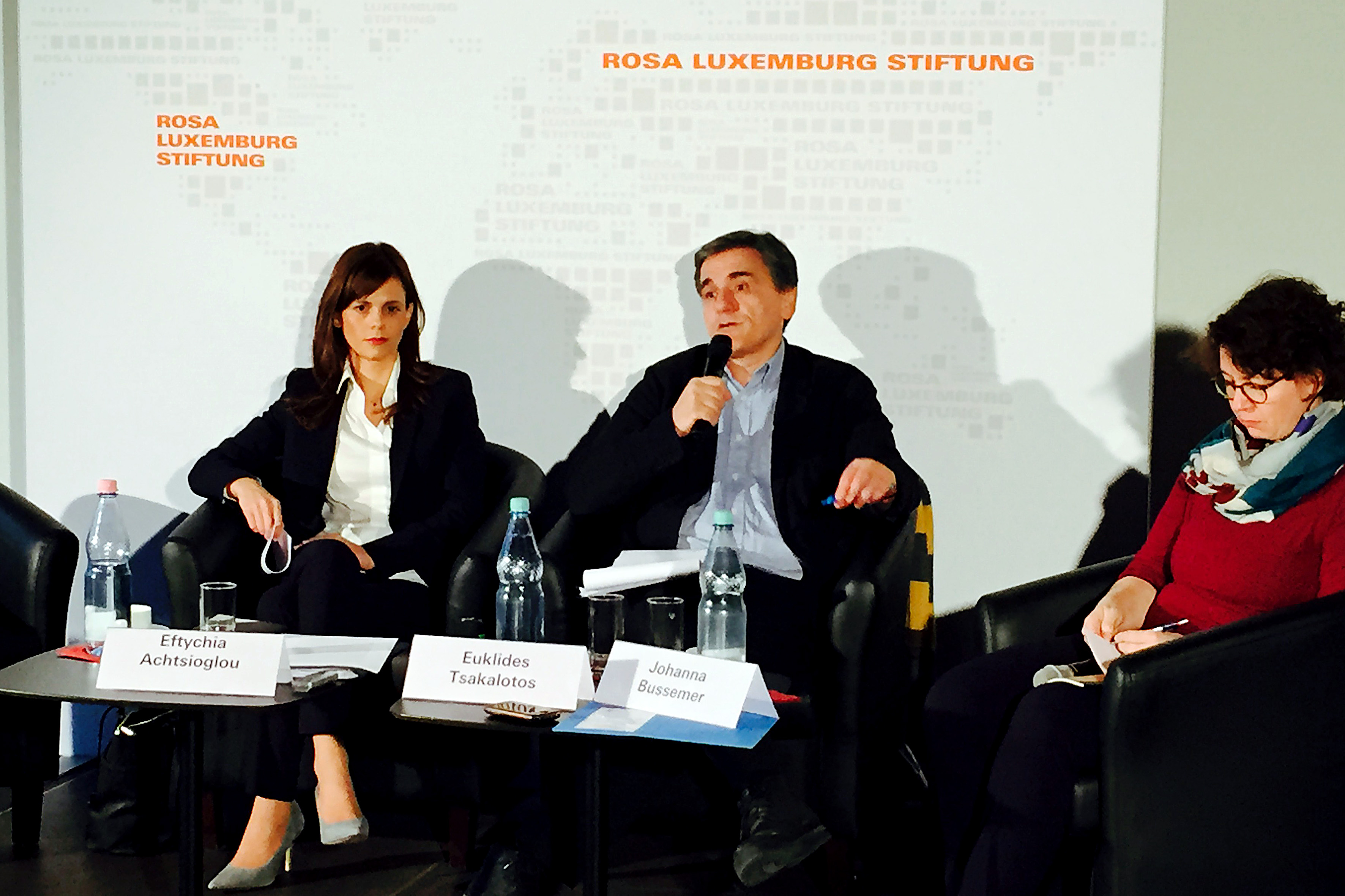 Τσακαλώτος: Να είμαστε αξιόπιστοι προς τους δανειστές, αλλά και προς το λαό