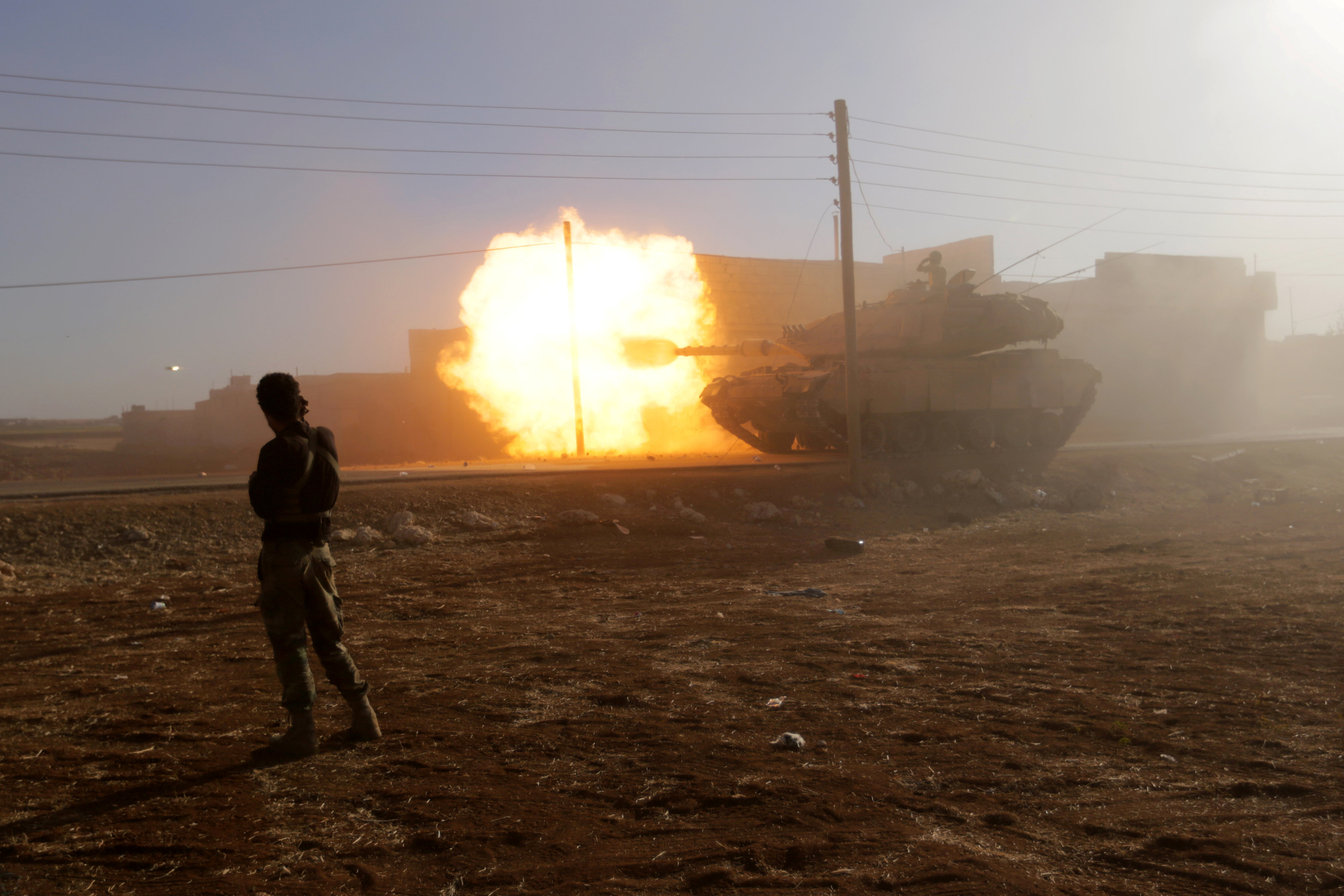 «Δεκάδες άμαχοι σκοτώθηκαν» σε τουρκικές επιδρομές στην αλ-Μπαμπ της Συρίας