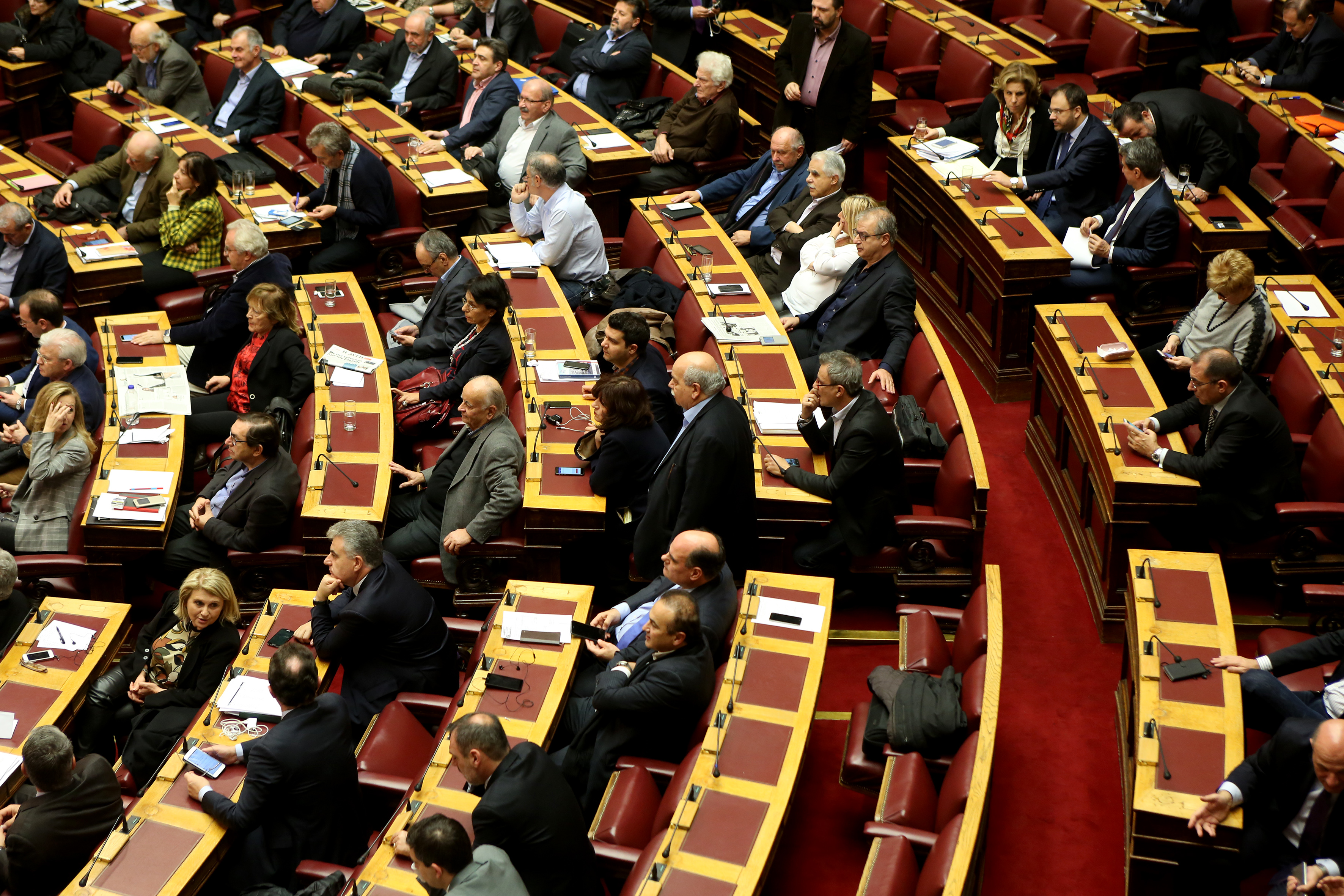 Εγκρίθηκε από τη Βουλή η ενίσχυση στους συνταξιούχους