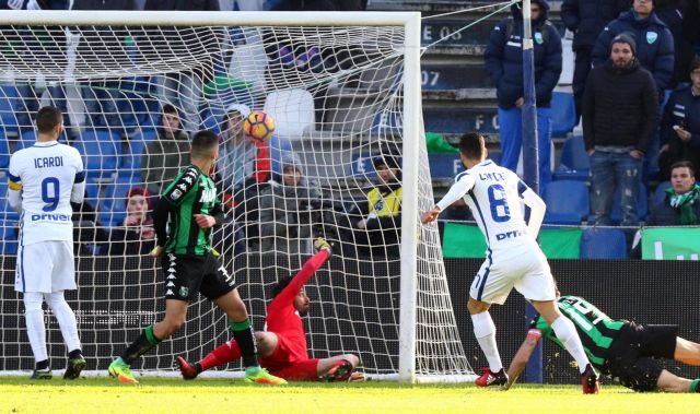 Νίκη της Ίντερ, μεγάλα «κέφια» Μέρτενς και Νάπολι